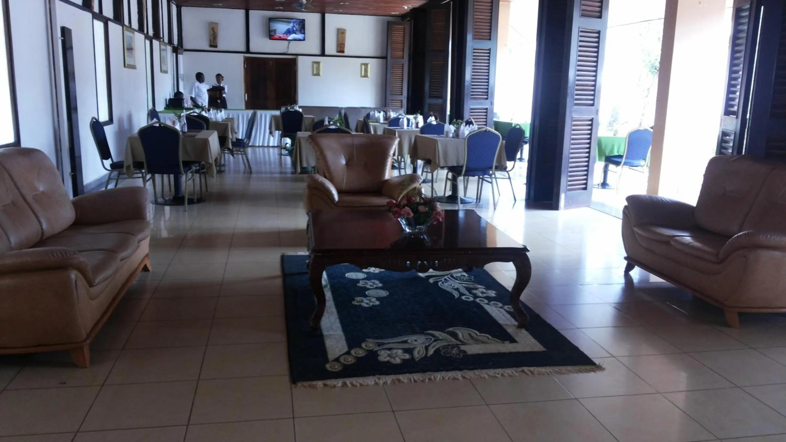 Restaurant/places to eat in St Lira Hotel