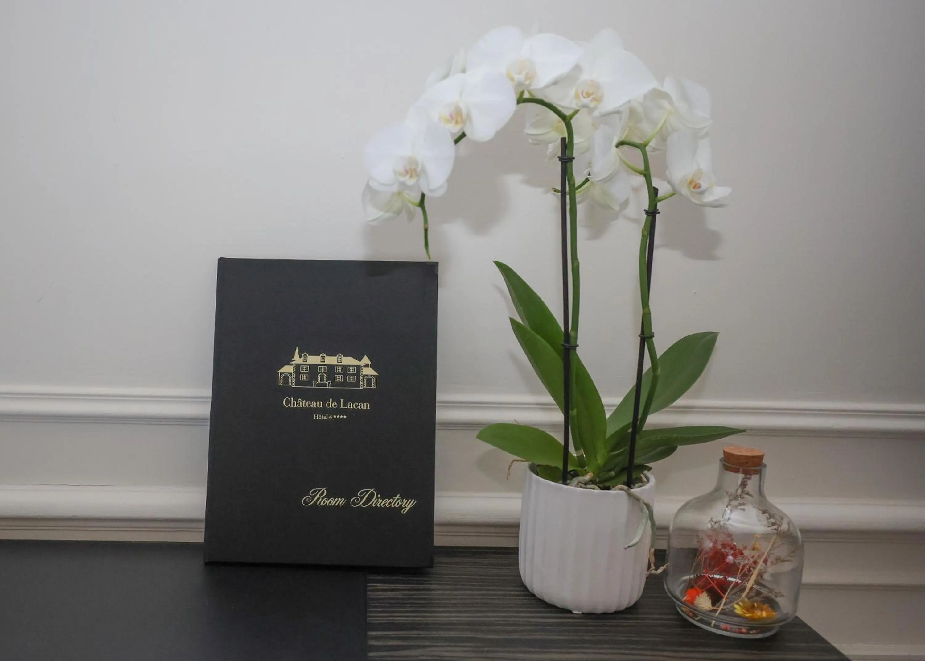 Bedroom in Hôtel Château de Lacan