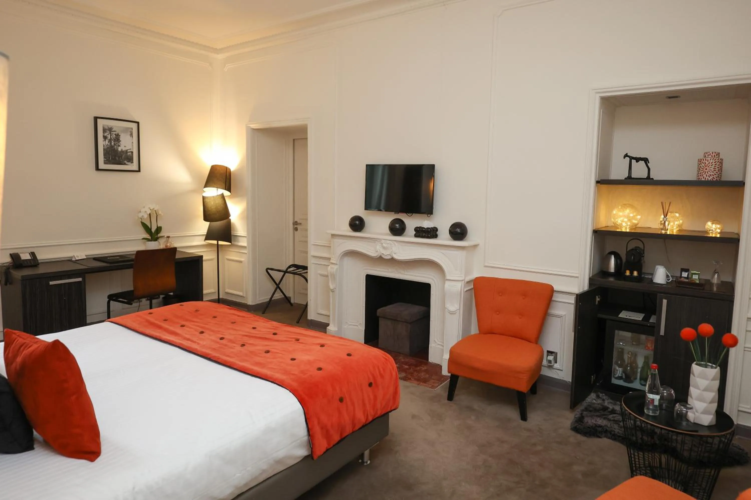 Photo of the whole room, Bed in Hôtel Château de Lacan