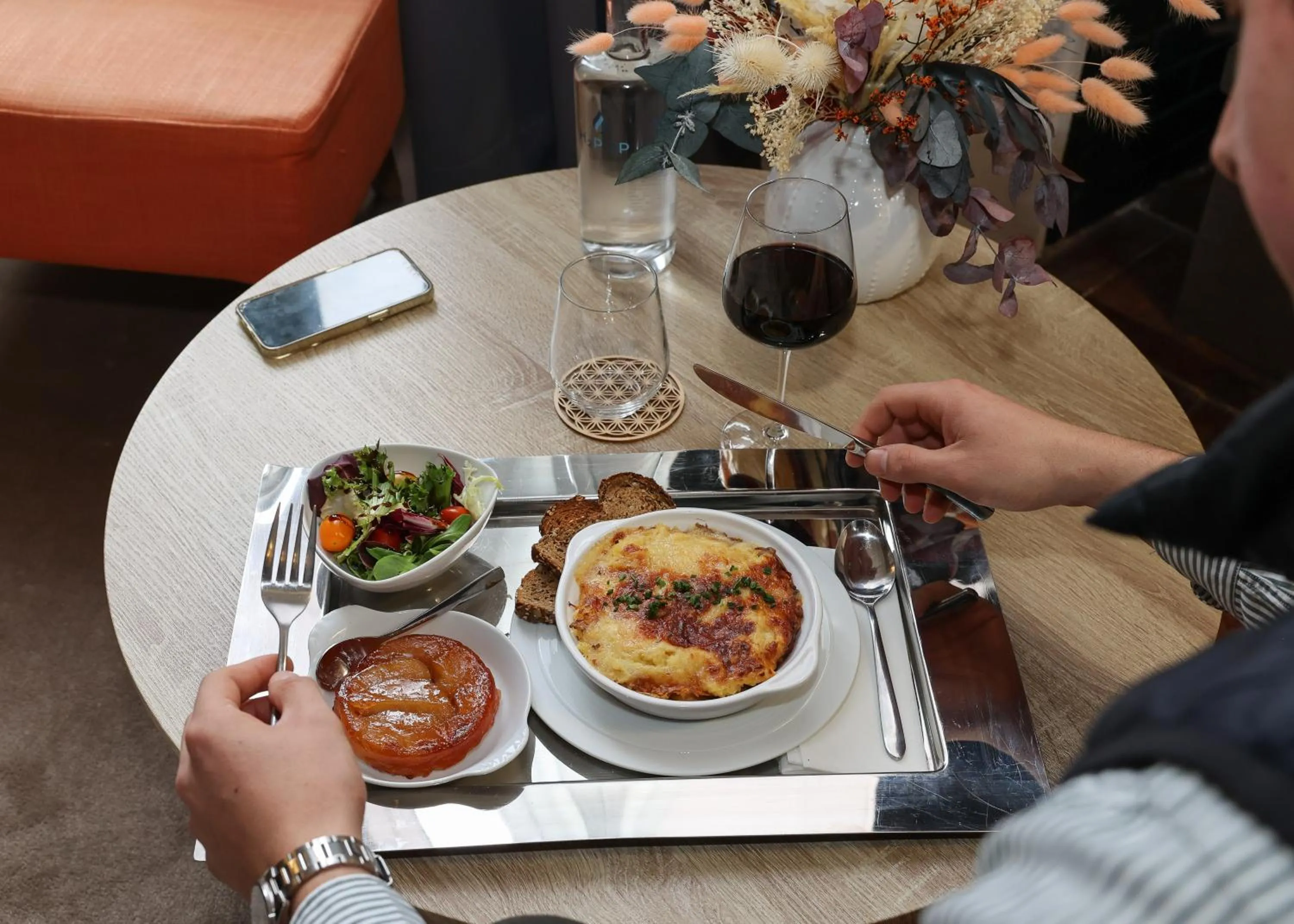 Food close-up in Hôtel Château de Lacan