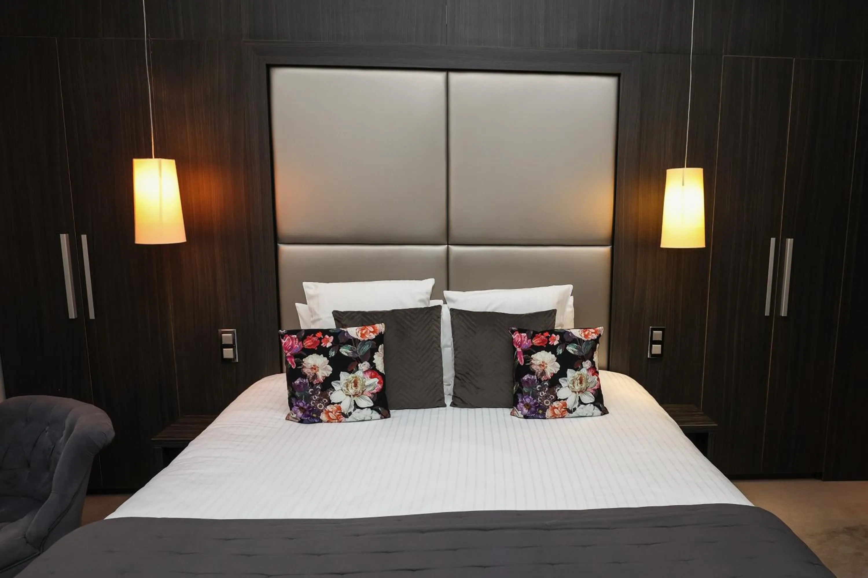 Bedroom, Bed in Hôtel Château de Lacan