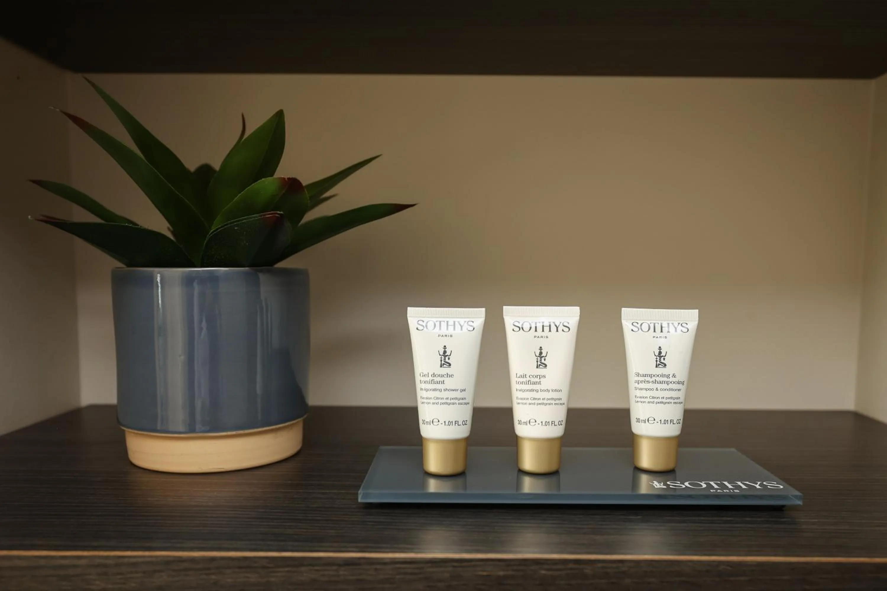 Bathroom in Hôtel Château de Lacan