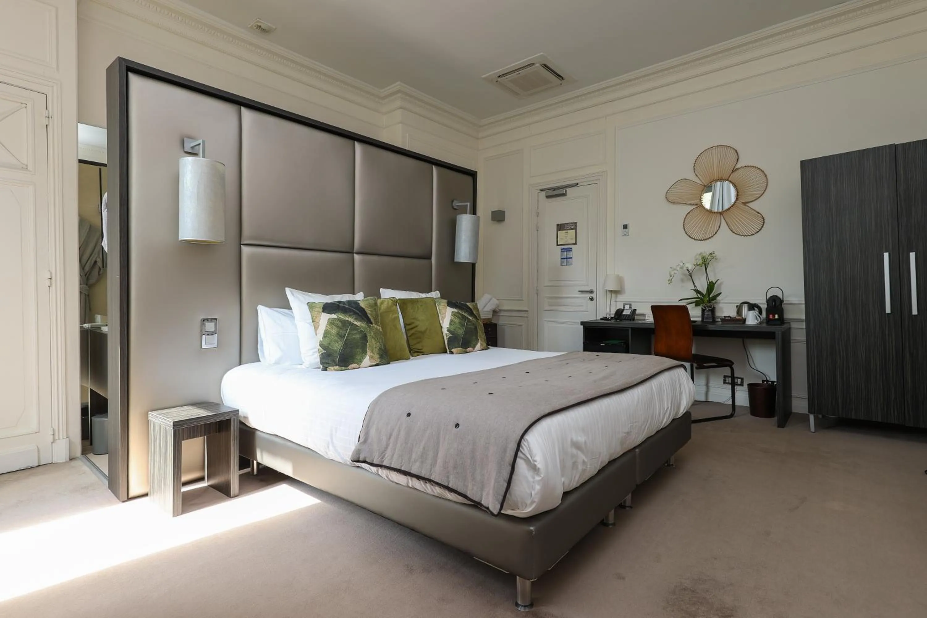 Photo of the whole room, Bed in Hôtel Château de Lacan