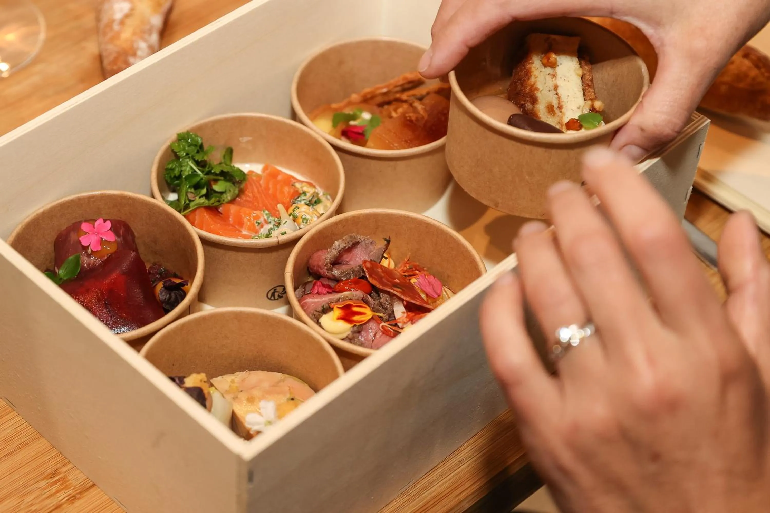 Coffee/tea facilities in Hôtel Château de Lacan