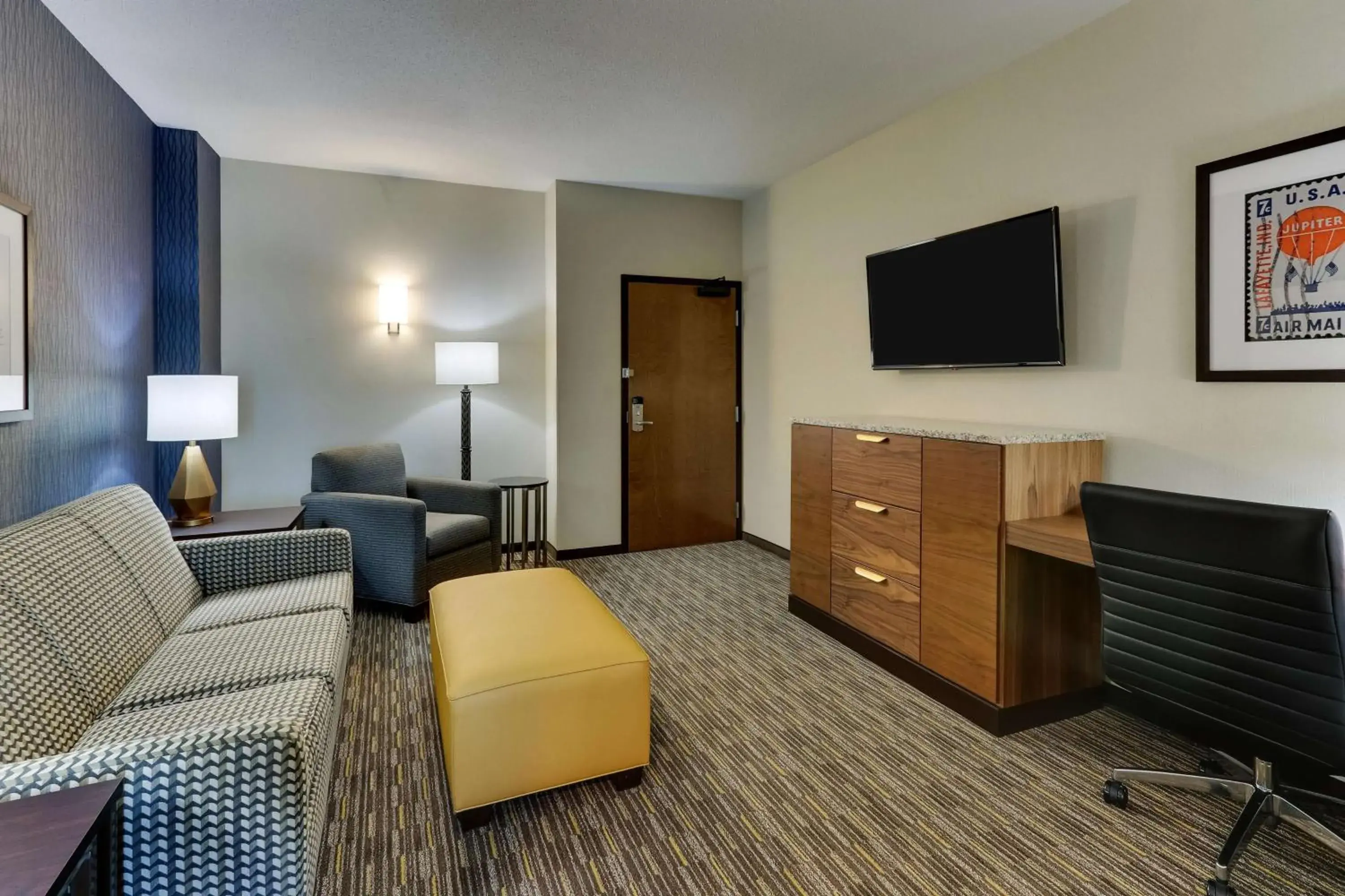 Queen Suite with Sofa Bed - Hearing Accessible in Drury Inn & Suites Lafayette IN Queen Suite with Sofa Bed - Hearing Accessible in Drury Inn & Suites Lafayette IN