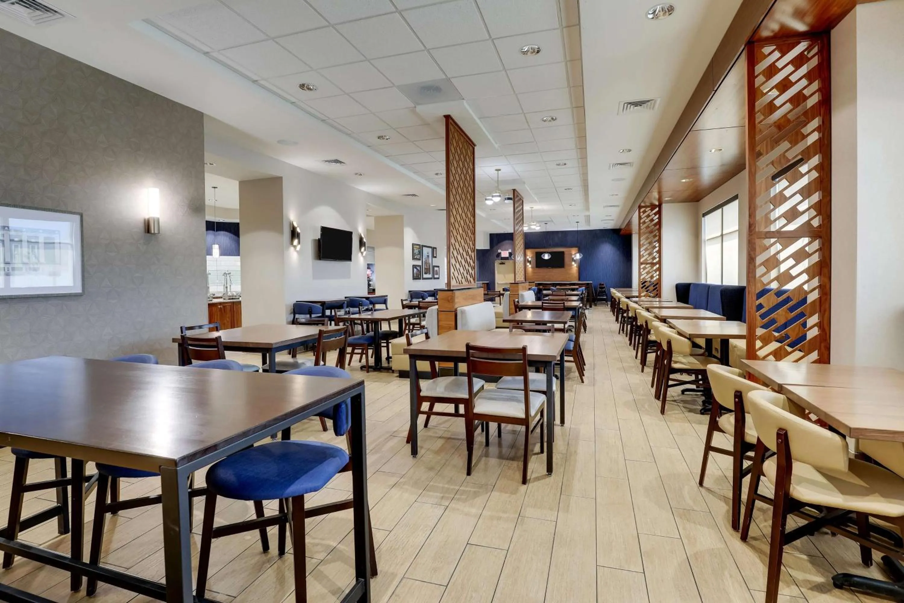 Breakfast in Drury Inn & Suites Lafayette IN