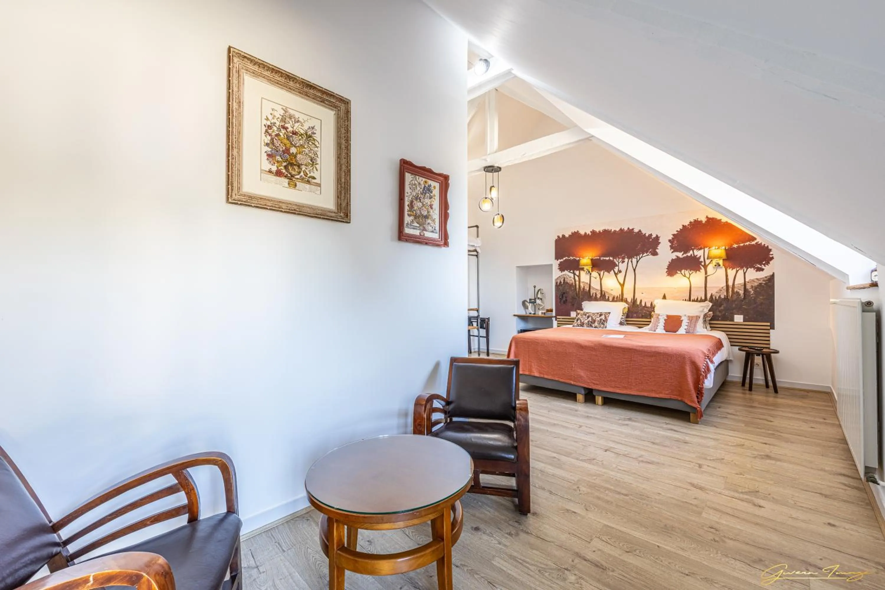 Seating area, Bed in Manoir De Rigourdaine