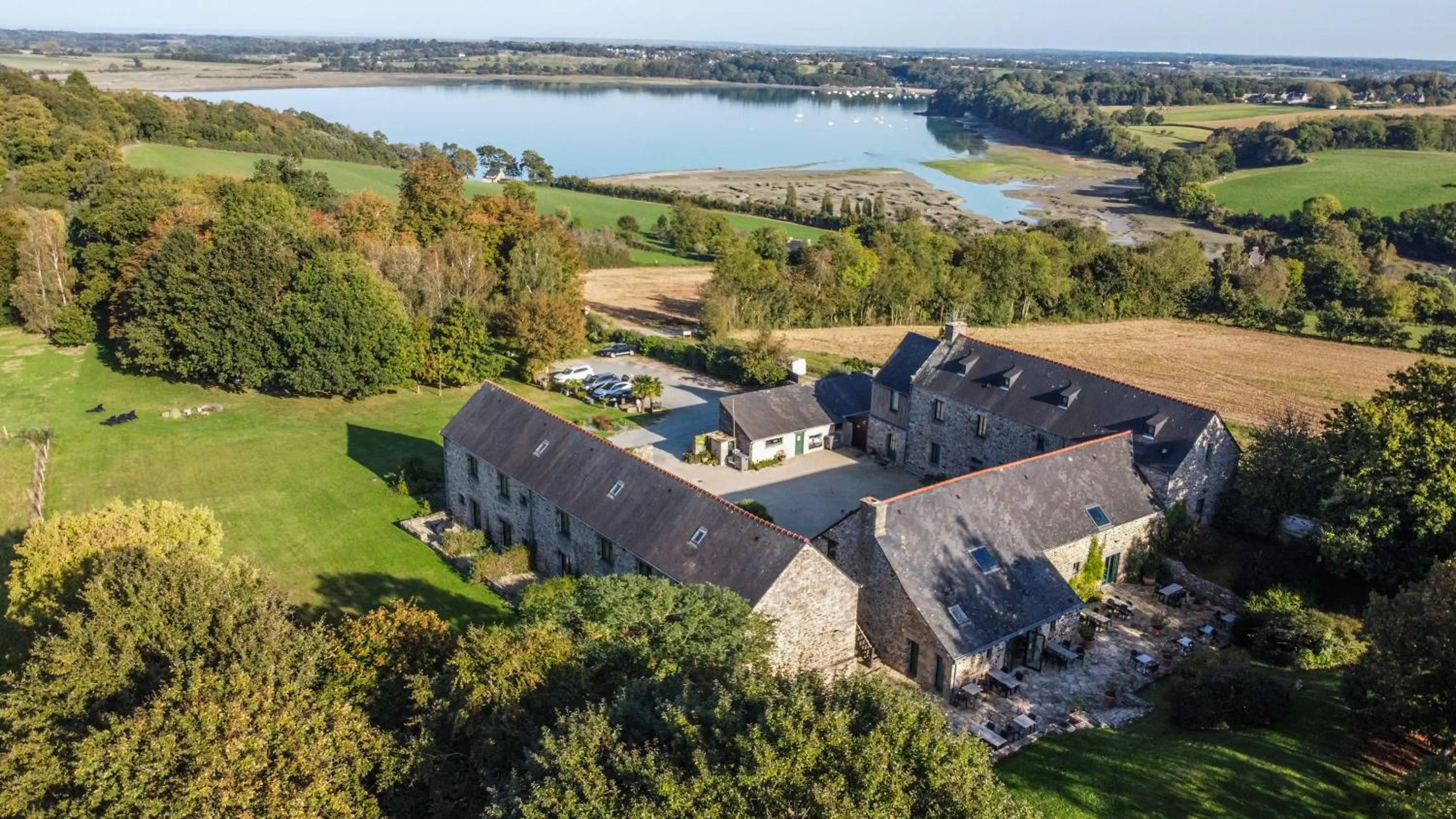 Property building in Manoir De Rigourdaine