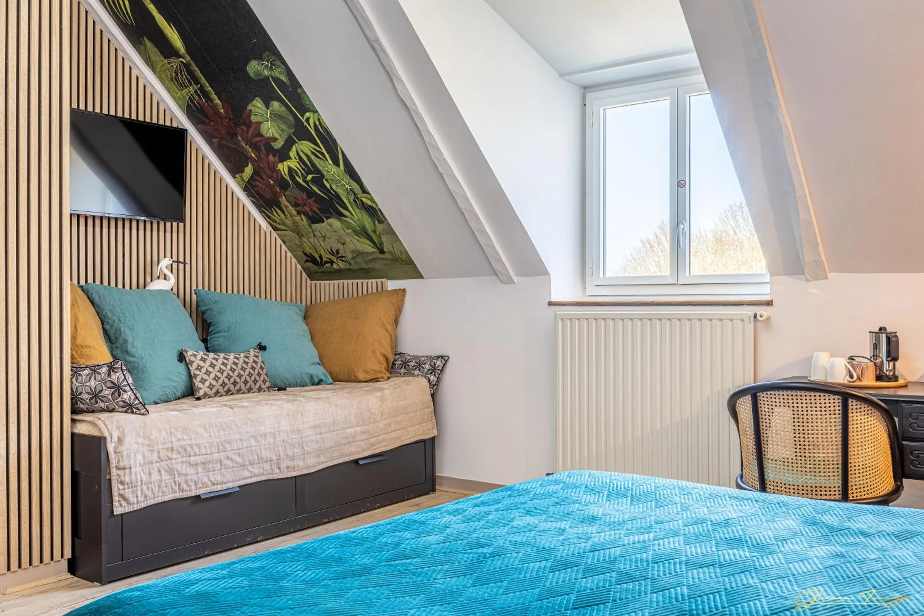 Living room, Bed in Manoir De Rigourdaine