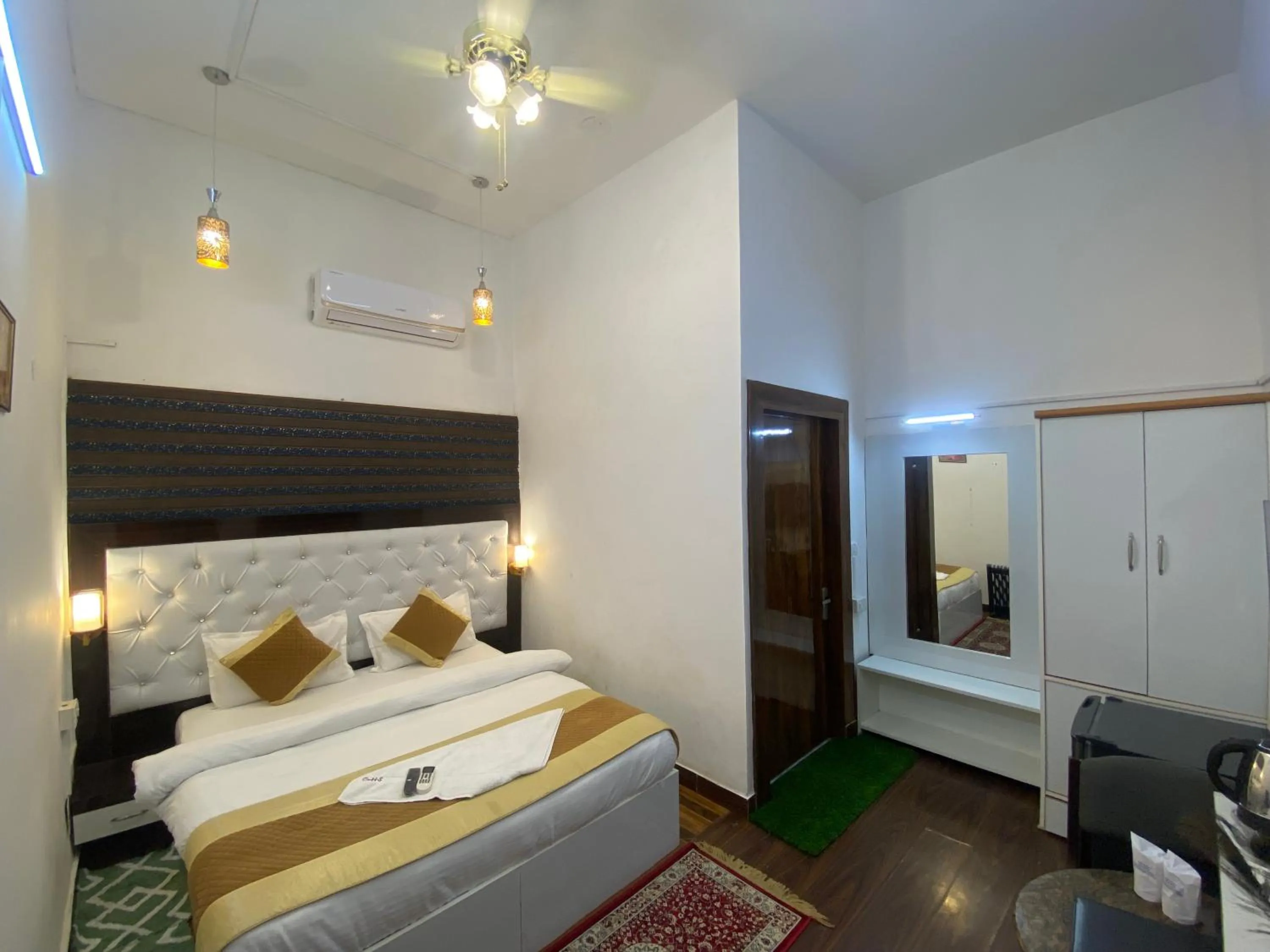 Bedroom, Bed in Golden Homestay