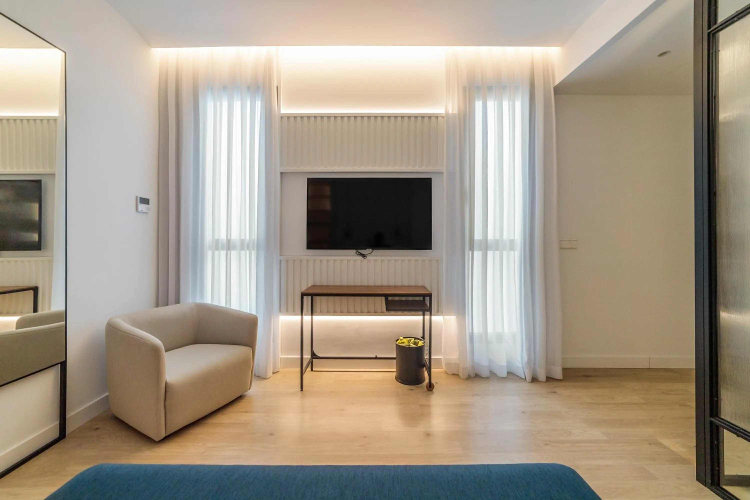 TV and multimedia in Hotel Serawa Alicante