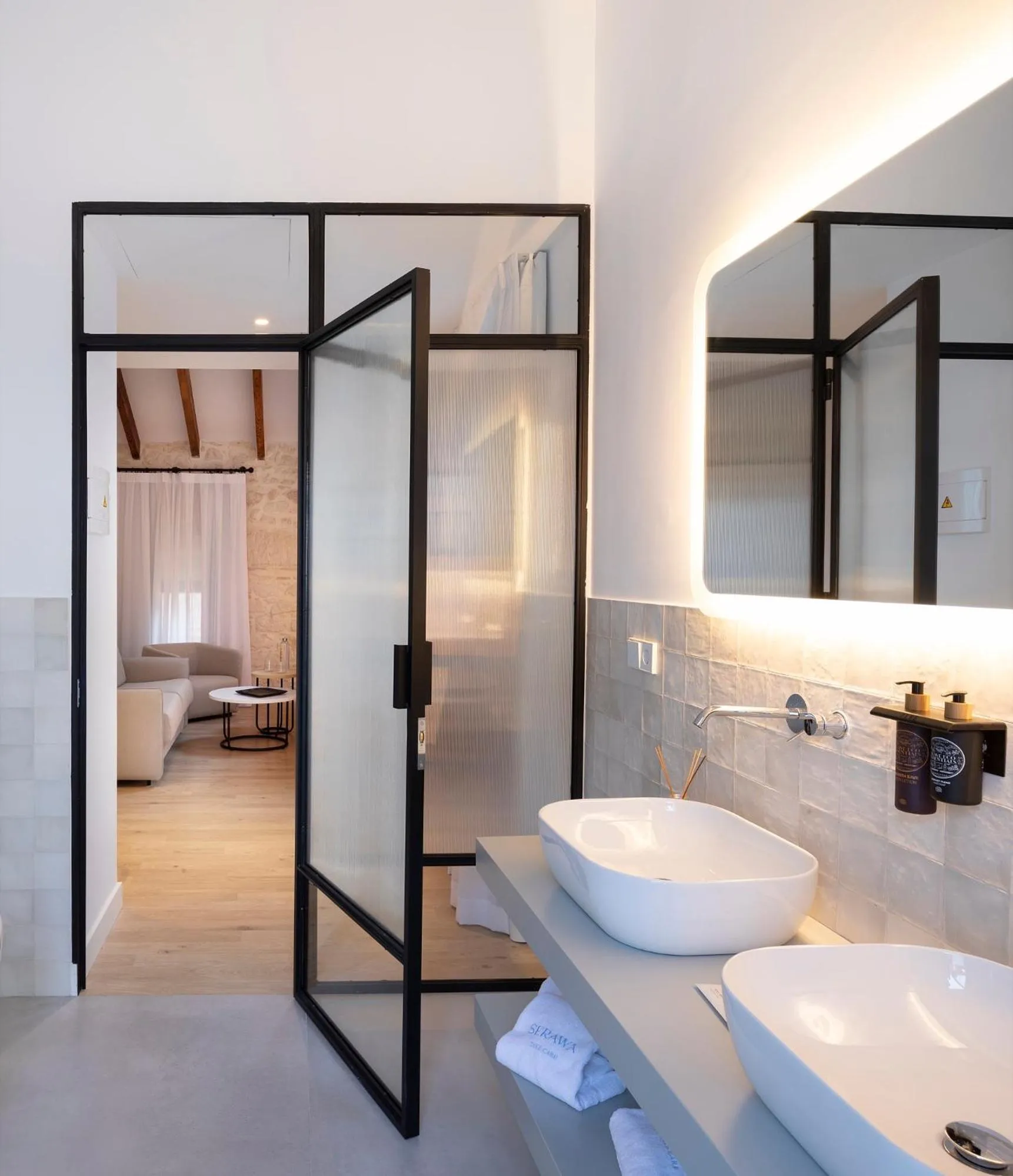 Bathroom, Bed in Hotel Serawa Alicante