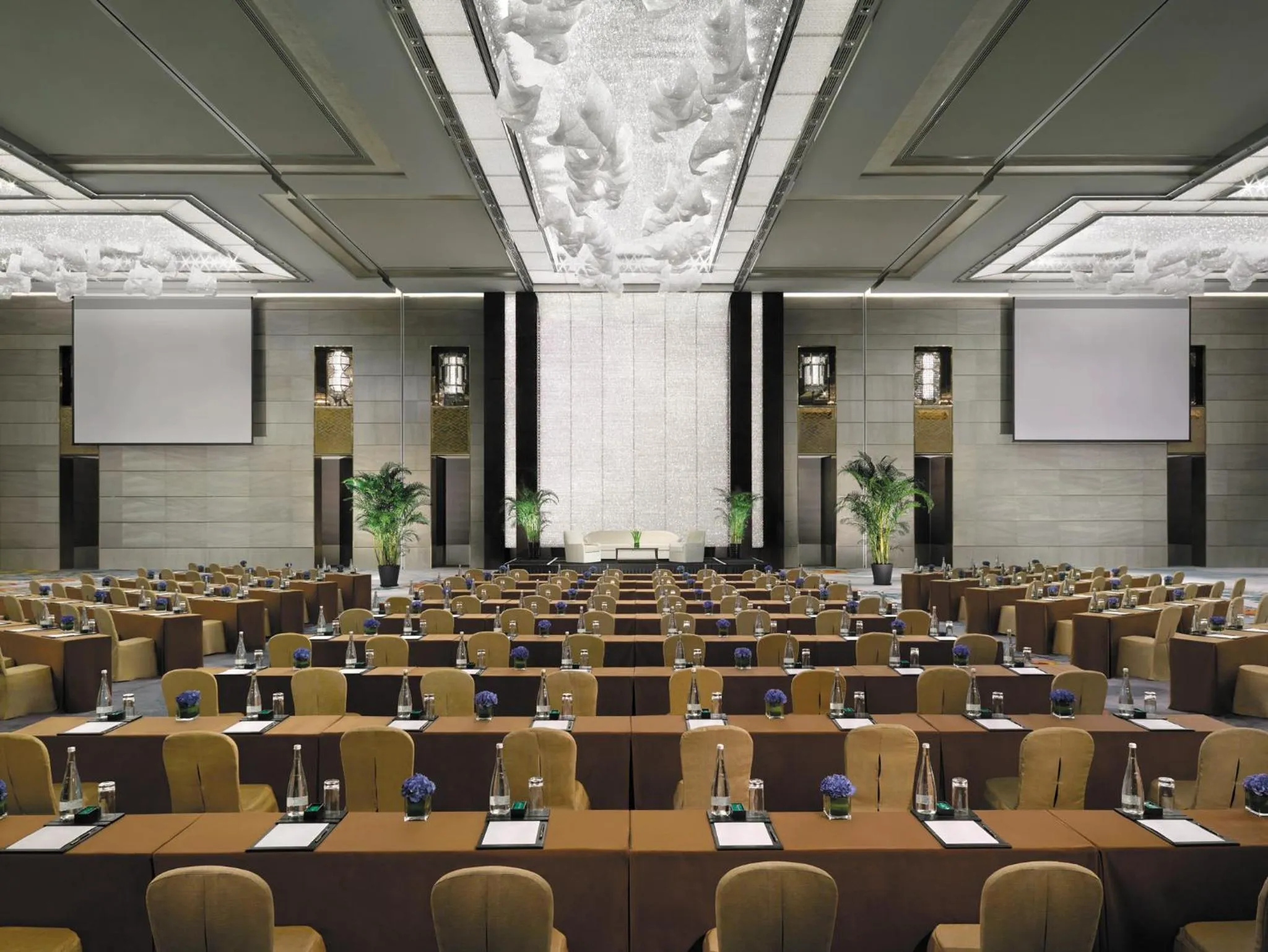 Banquet/Function facilities in Jing An Shangri-La
