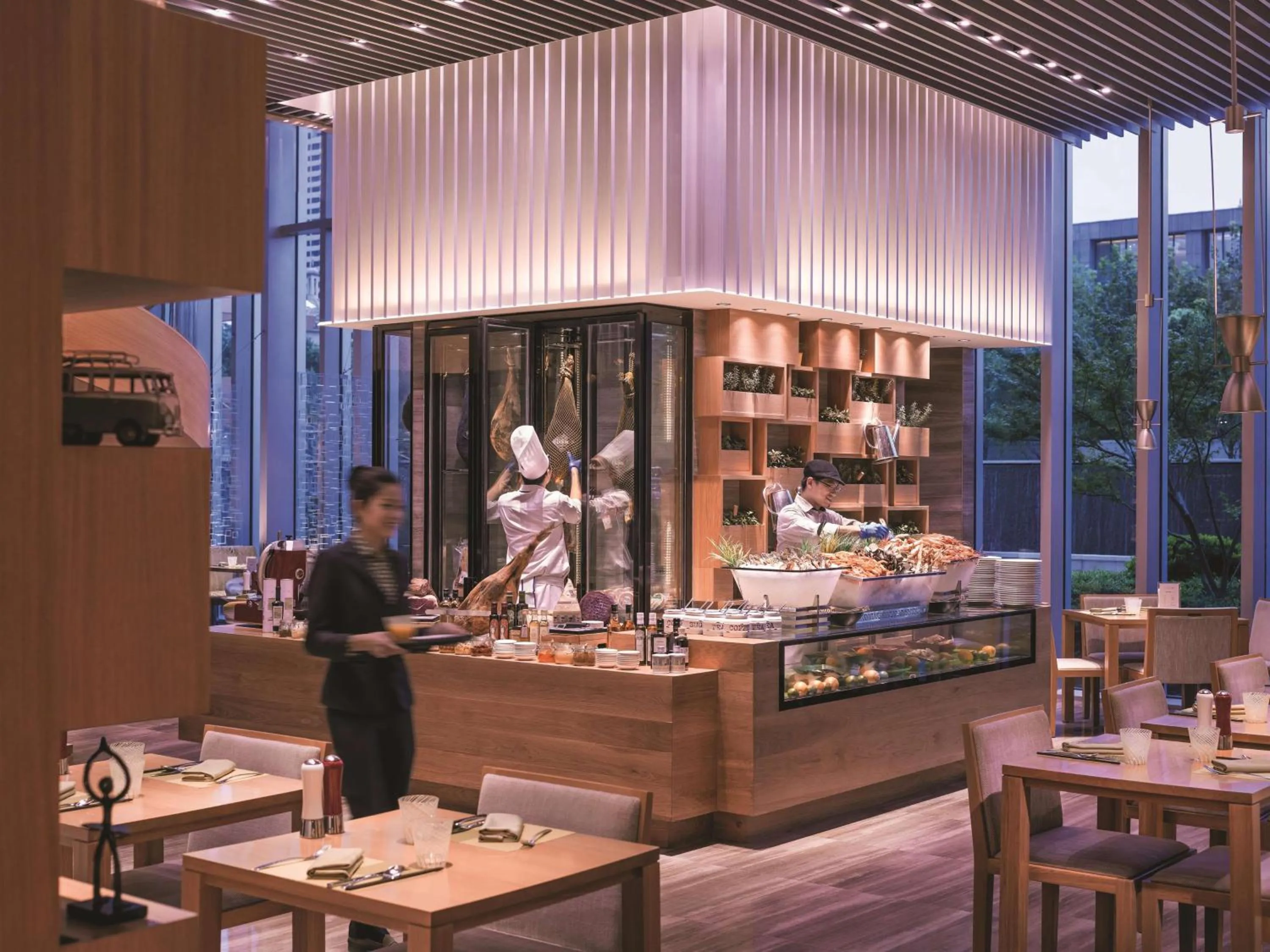 Restaurant/places to eat in Jing An Shangri-La