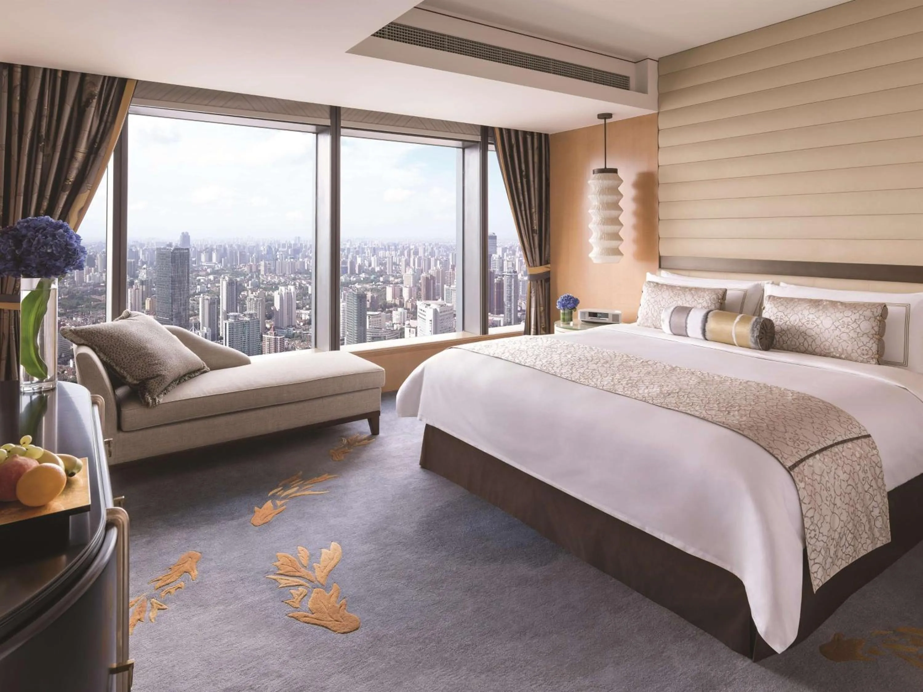 Photo of the whole room, Bed in Jing An Shangri-La