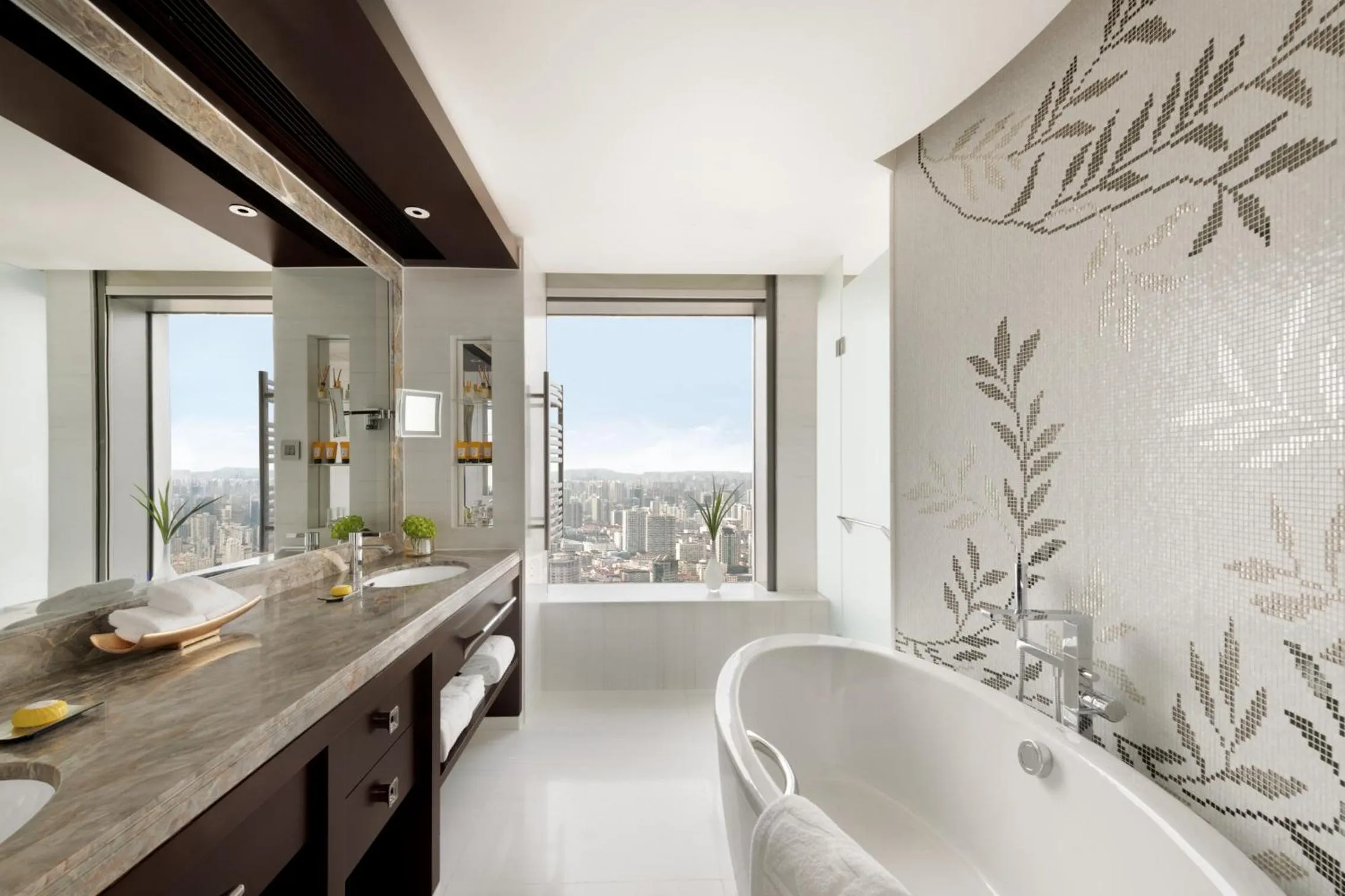 Toilet in Jing An Shangri-La