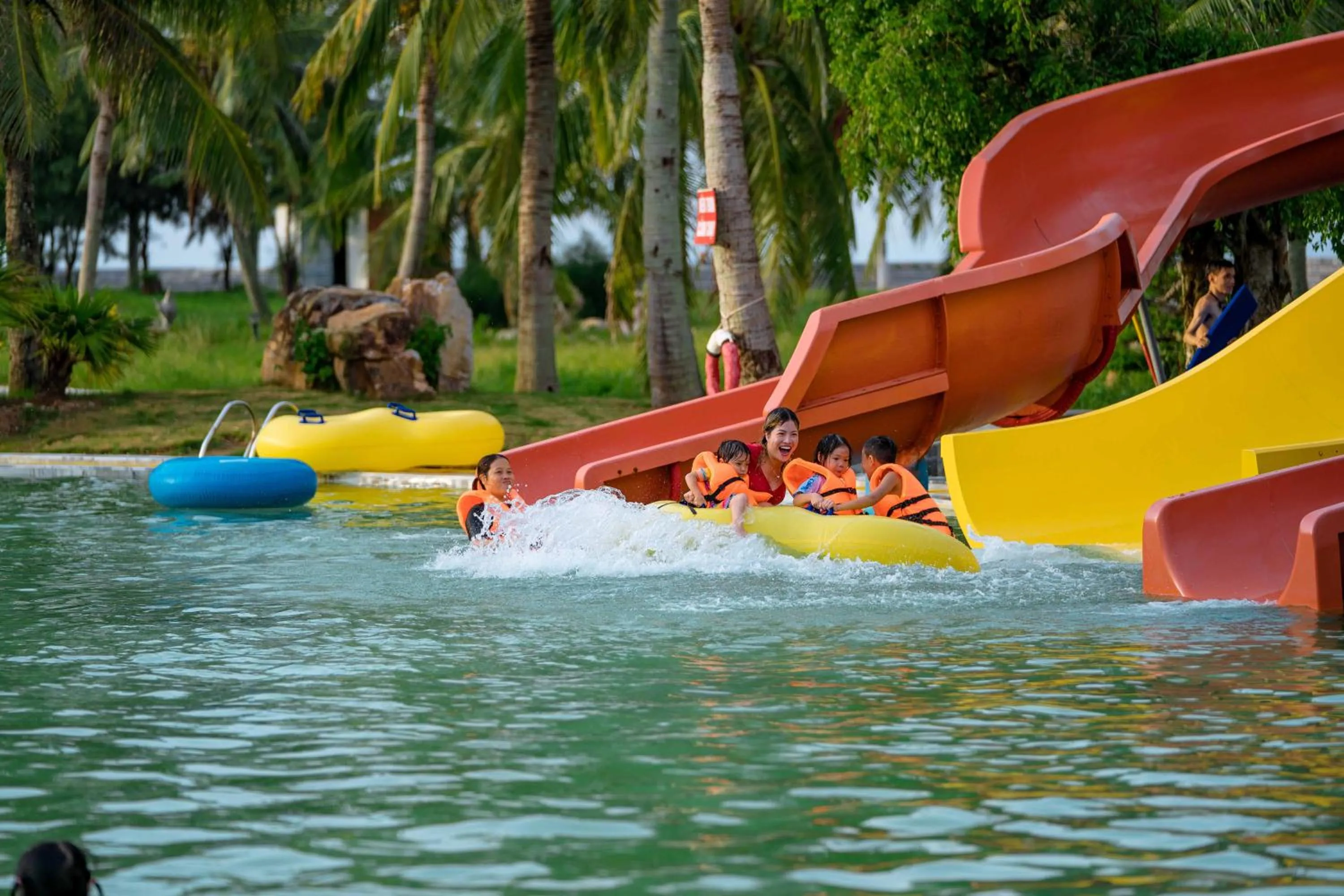 Swimming pool in Hon Dau Resort