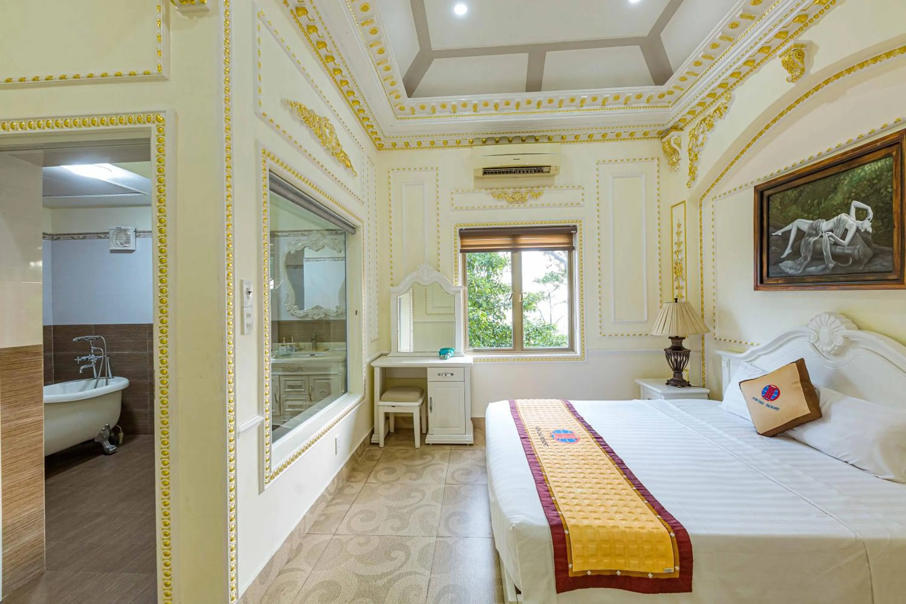 Bed in Hon Dau Resort