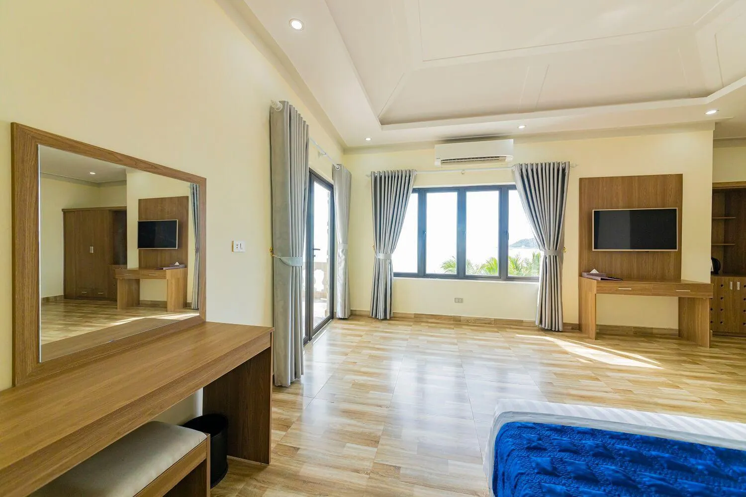 Bed in Hon Dau Resort