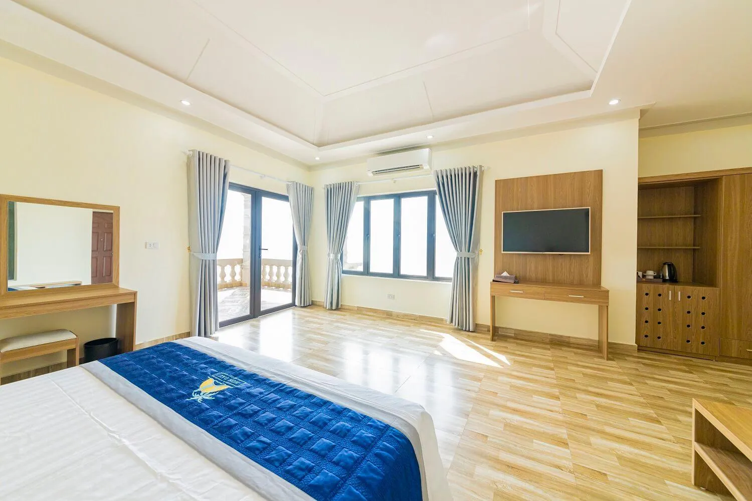 Bed in Hon Dau Resort