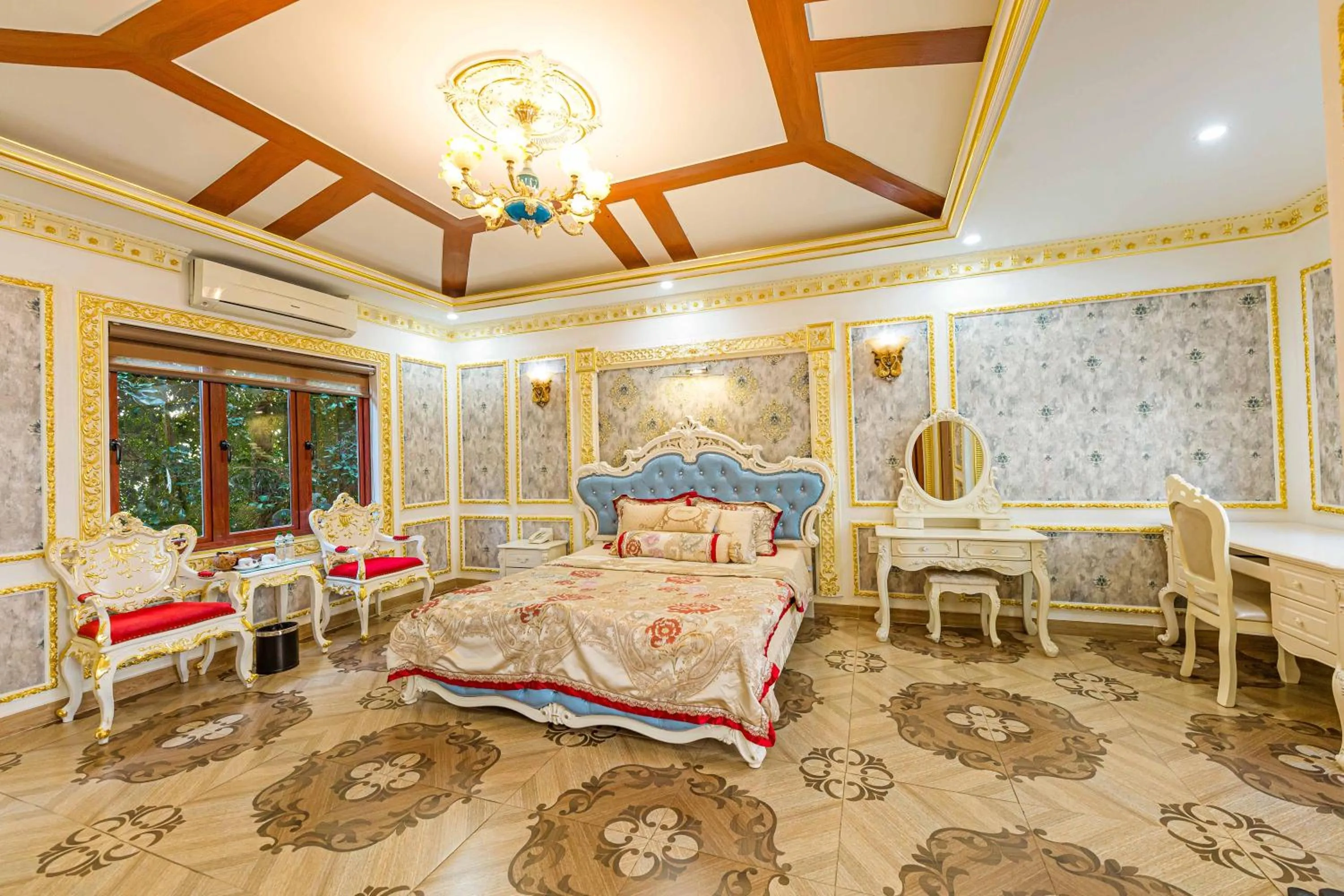 Bed in Hon Dau Resort