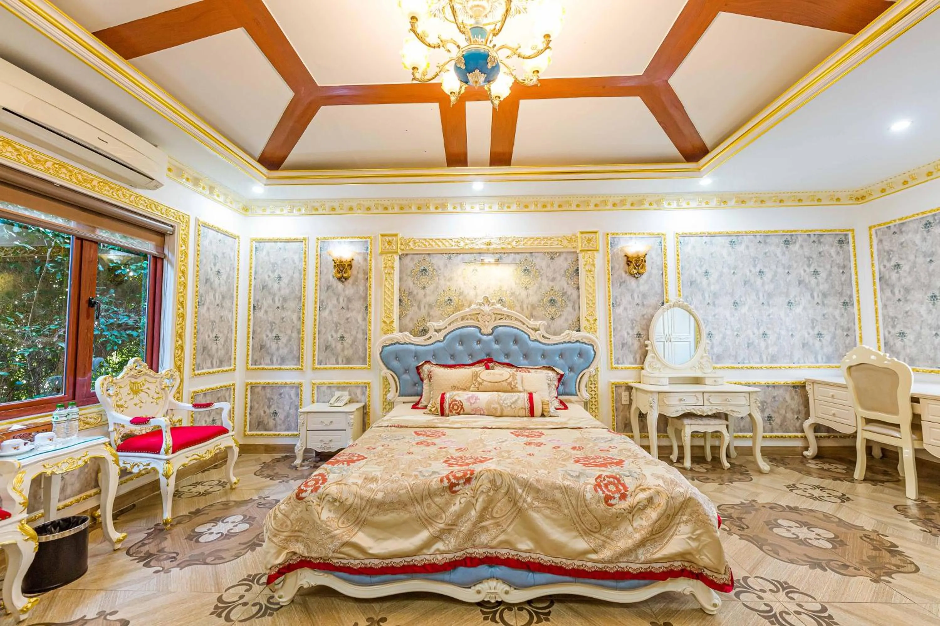 Bed in Hon Dau Resort