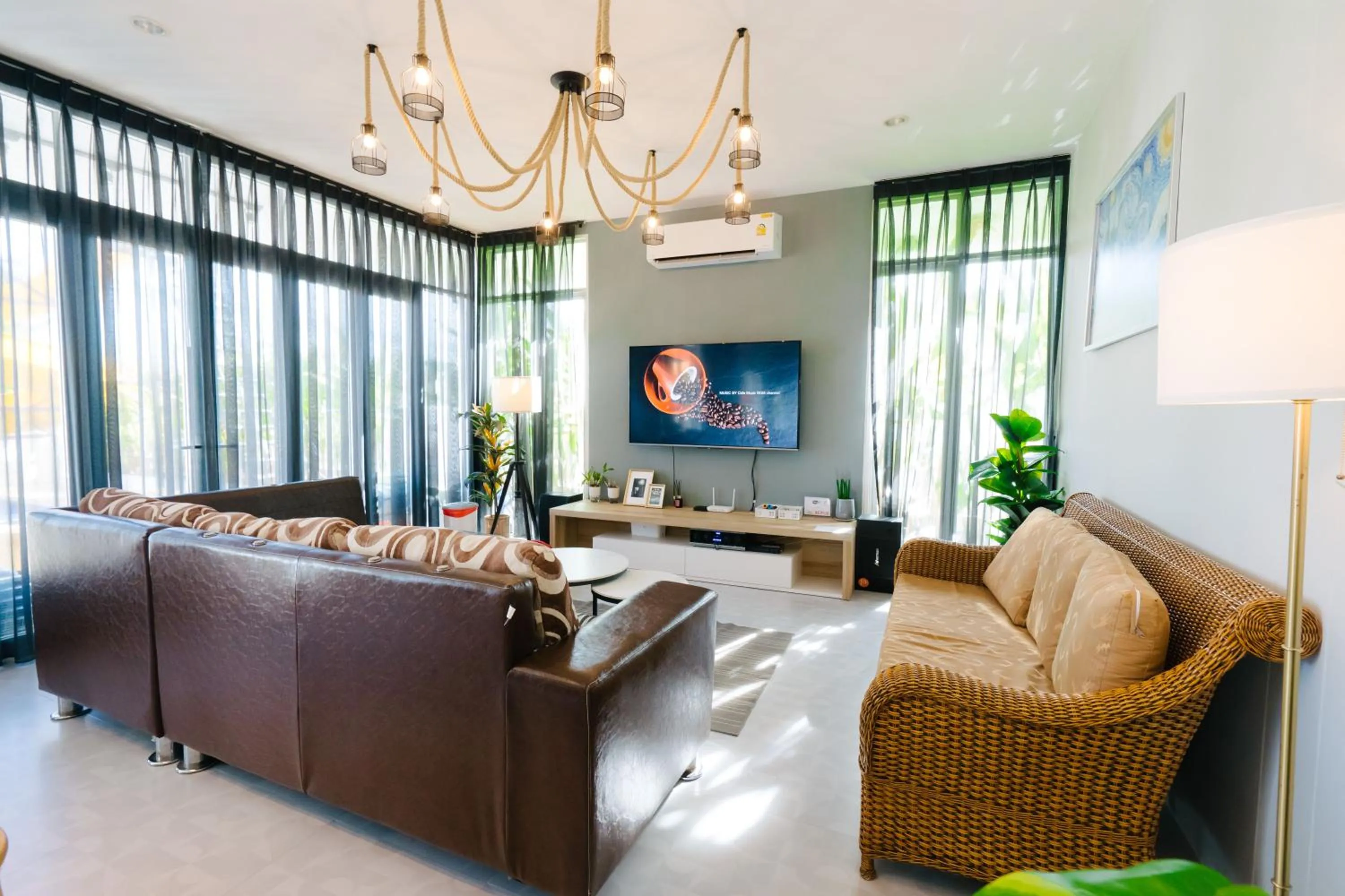 Communal lounge/ TV room in Baan Kiang Lay Phu View Private Pool Villa in Central Hua Hin