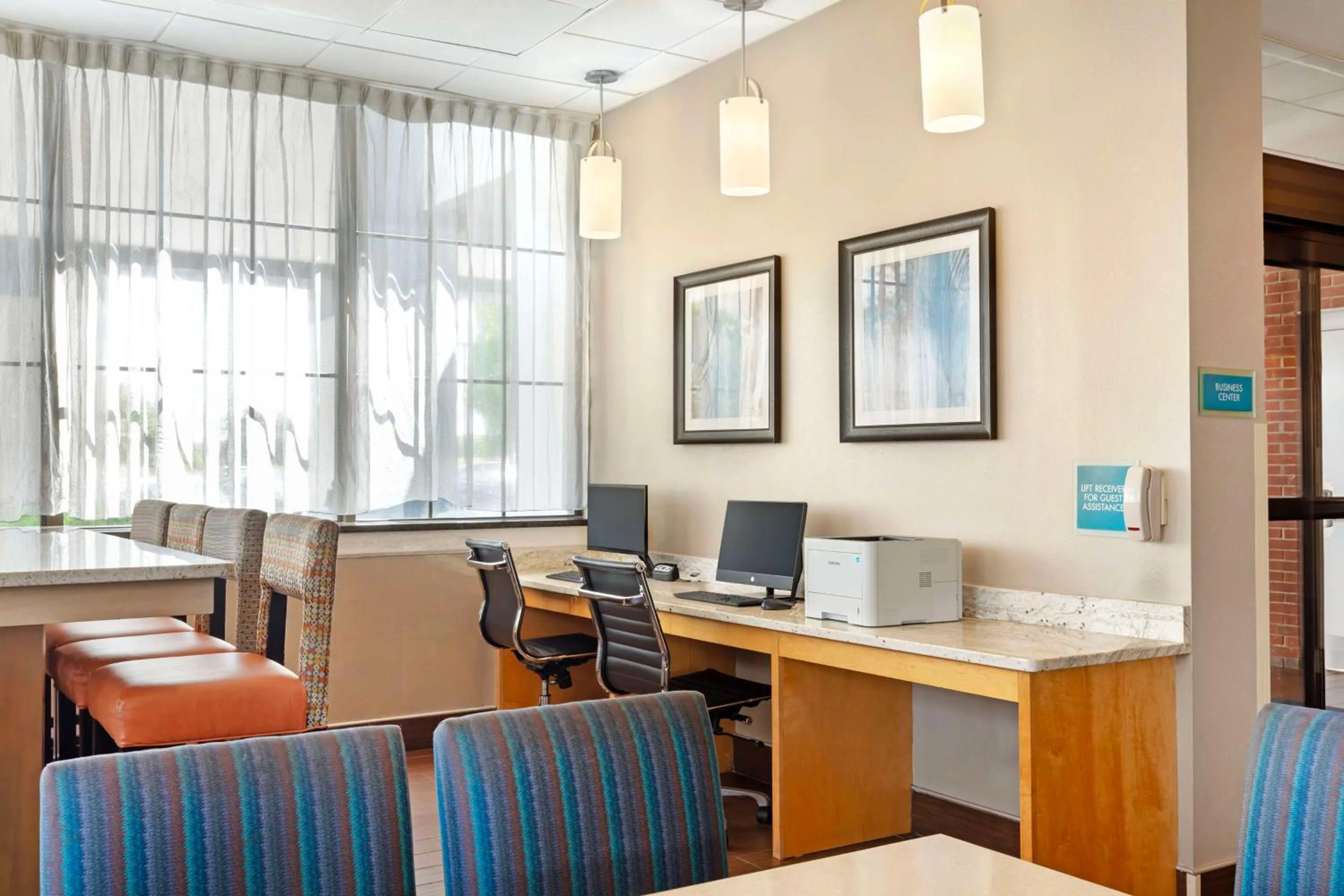 Business facilities in Best Western Hartford Hotel and Suites