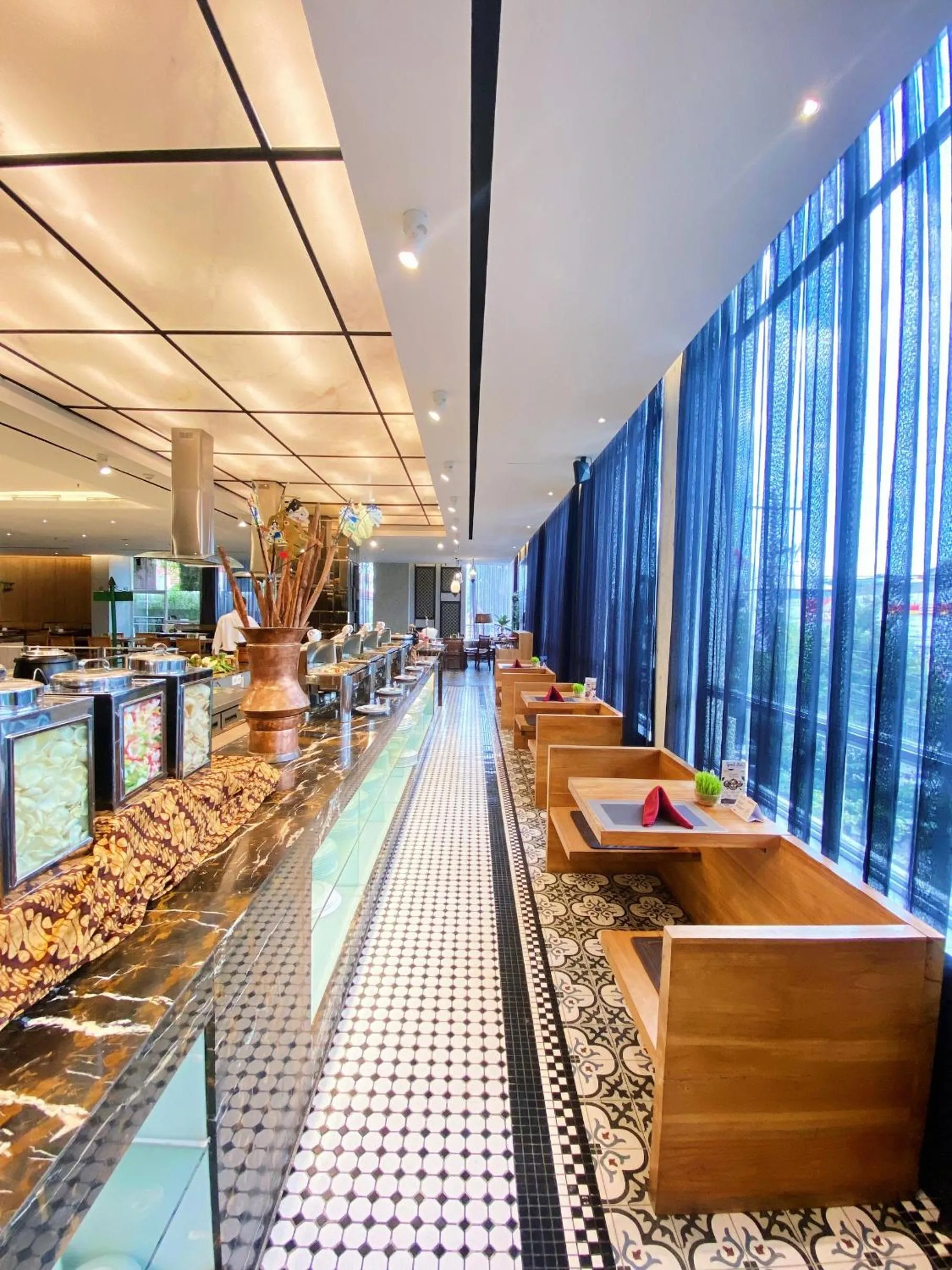 Restaurant/places to eat in Grand Zuri Malioboro