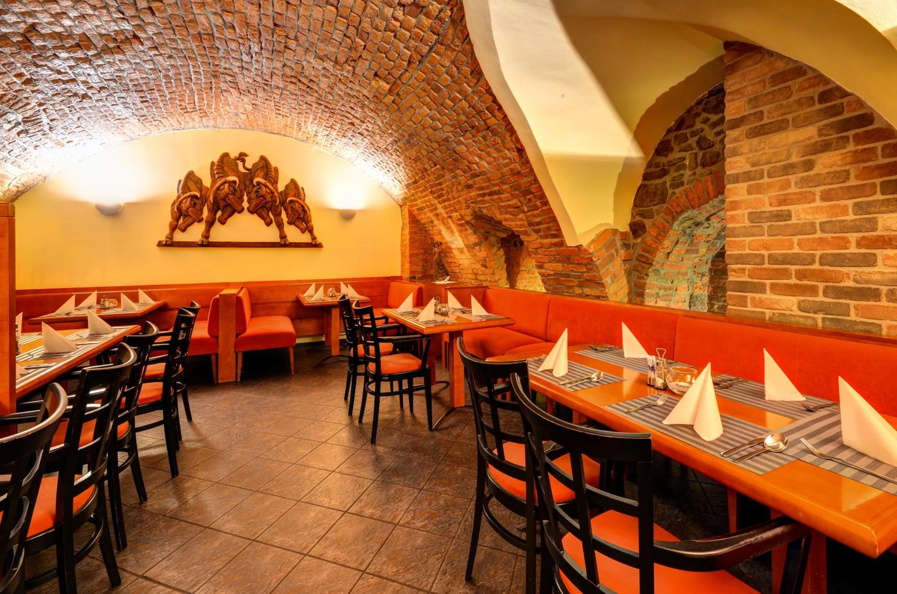 Restaurant/places to eat in Hotel Iberia