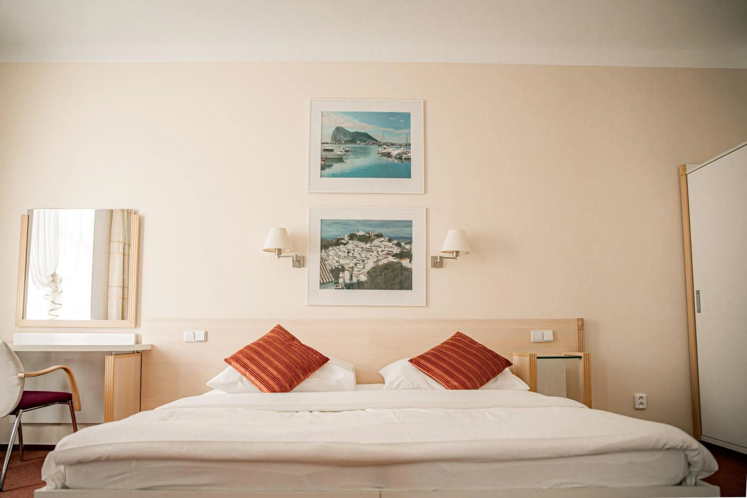 Bedroom, Bed in Hotel Iberia