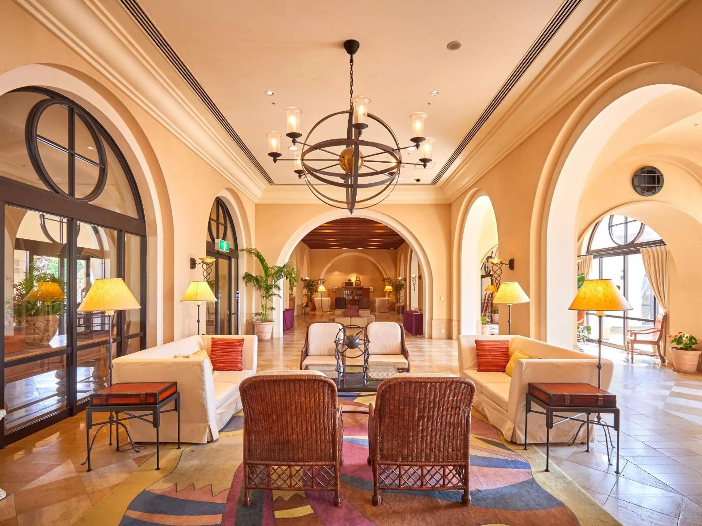 Lobby or reception in Hotel Nikko Alivila