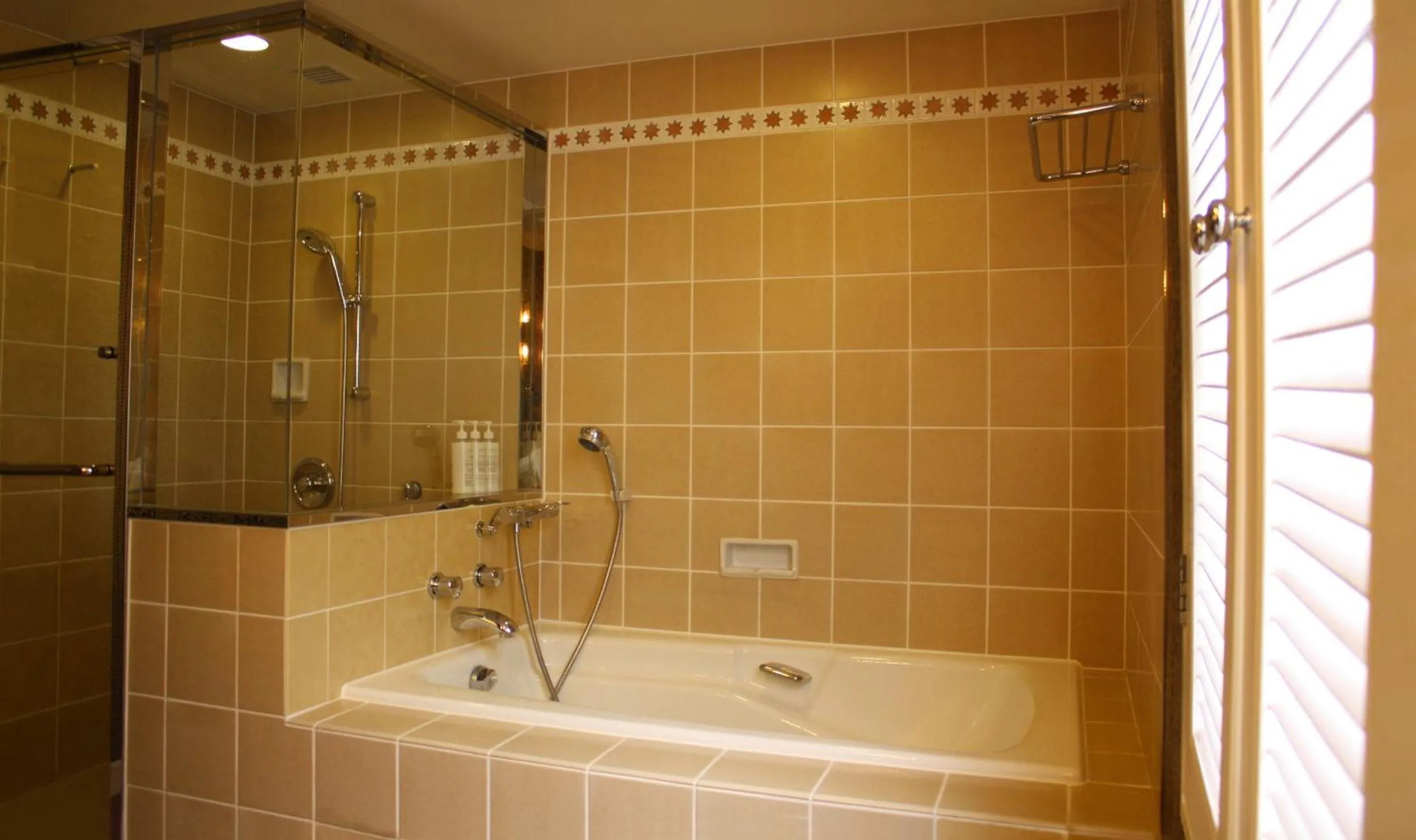 Hot Tub in Hotel Nikko Alivila