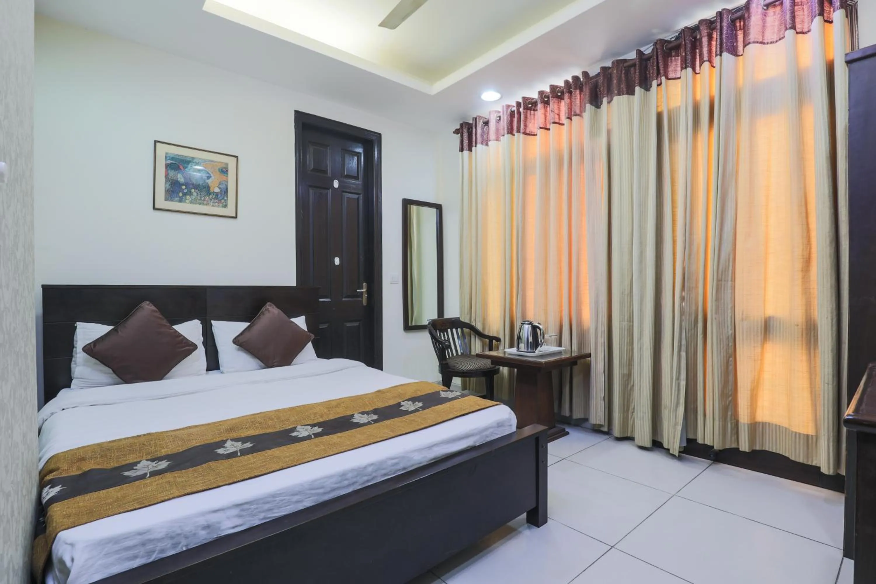 Photo of the whole room, Bed in Hermitage by The Cosy Hotels Near Lotus Temple