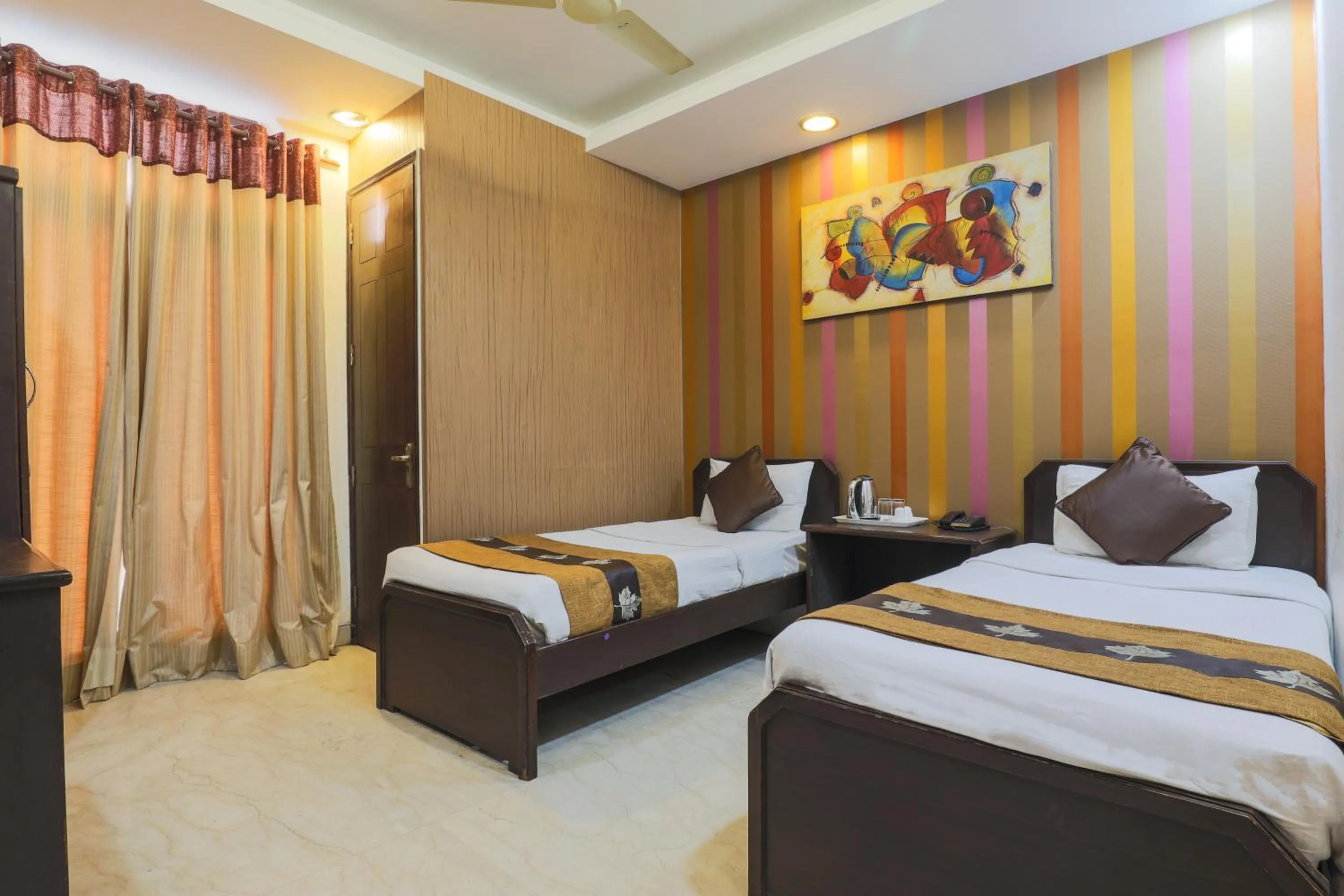 Photo of the whole room, Bed in Hermitage by The Cosy Hotels Near Lotus Temple