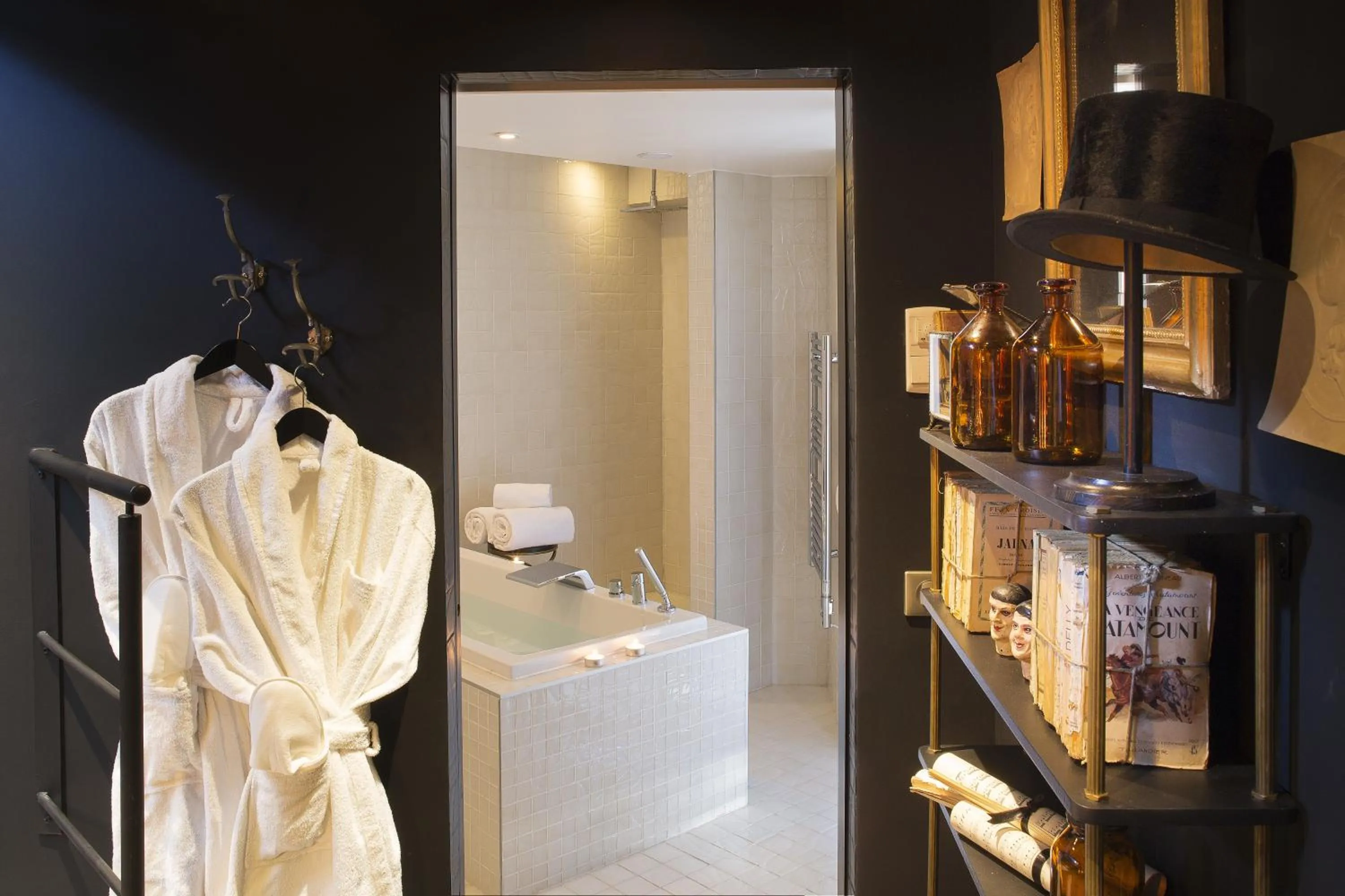 Bathroom in Hotel Le Chat Noir