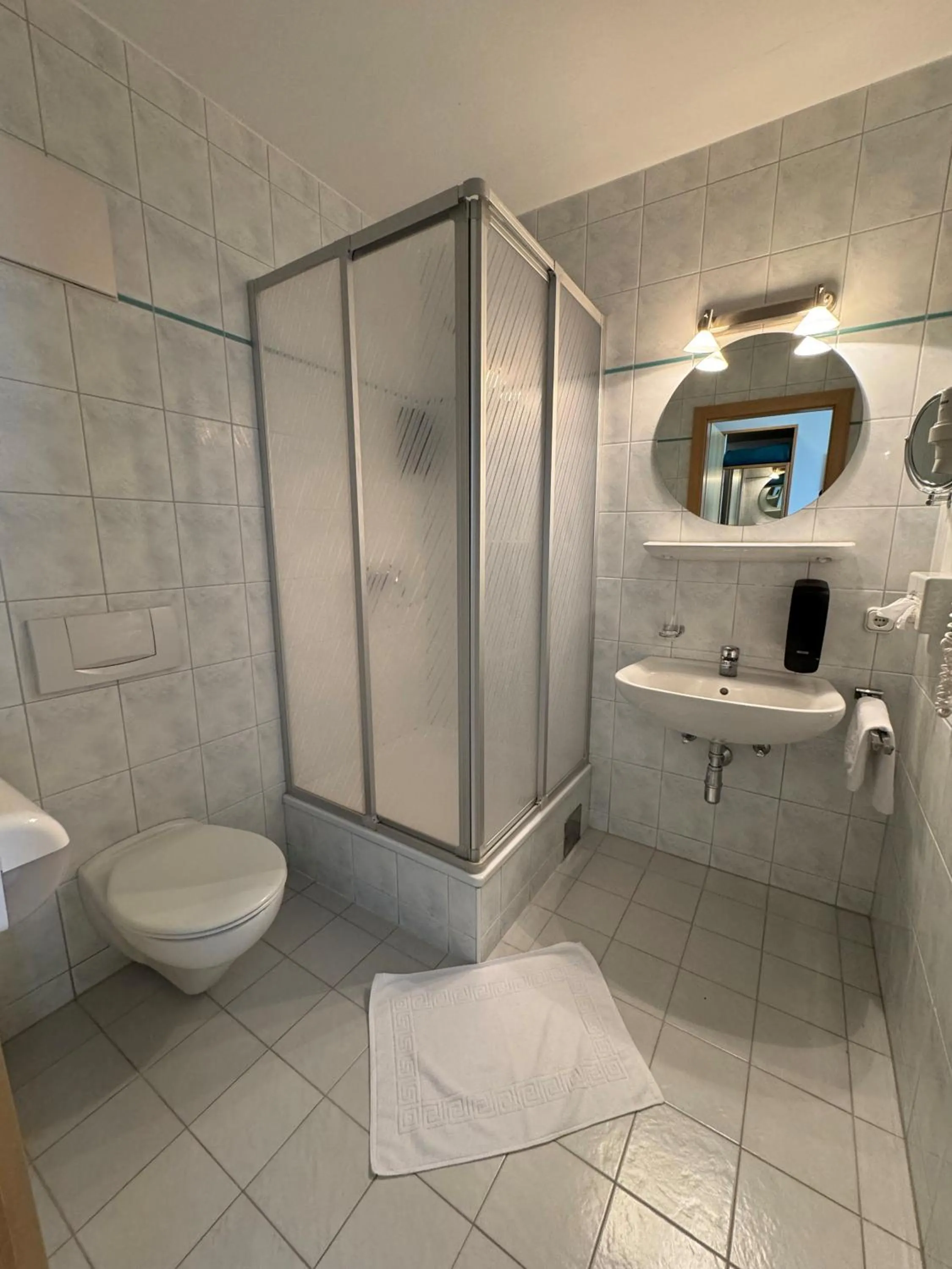 Shower in 1A Landhotel Schicklberg