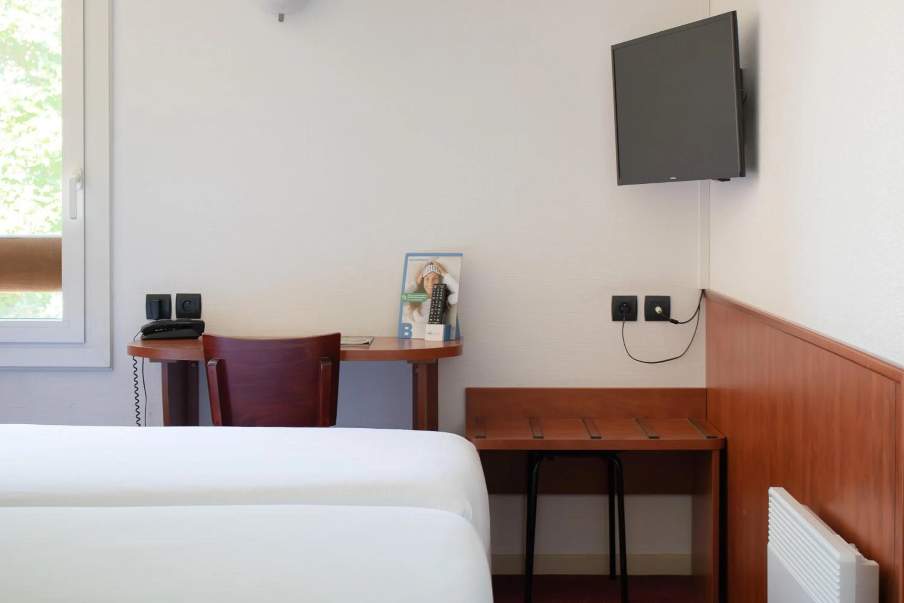 Bedroom, Bed in Brit Hotel Agen - L'Aquitaine