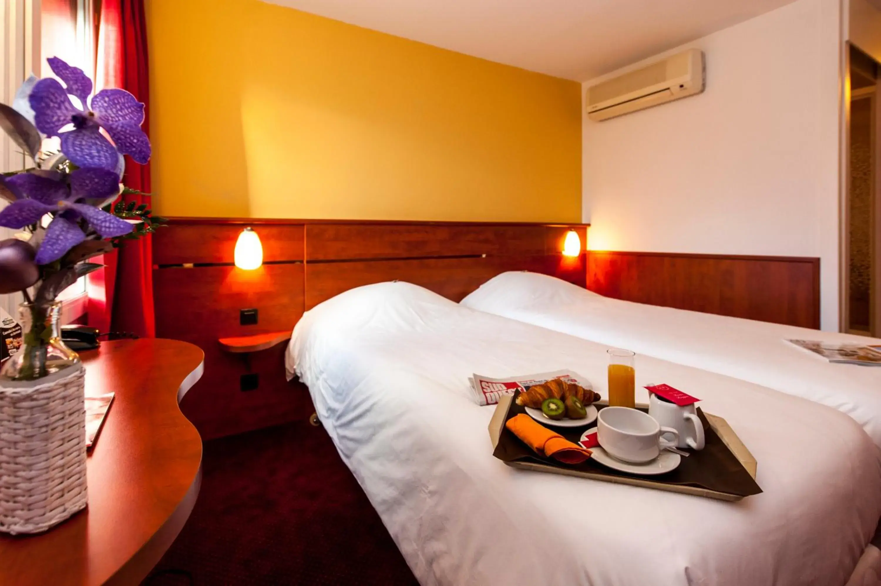 Twin Room with Air-Conditioning in Brit Hotel Agen - L'Aquitaine Twin Room with Air-Conditioning in Brit Hotel Agen - L'Aquitaine