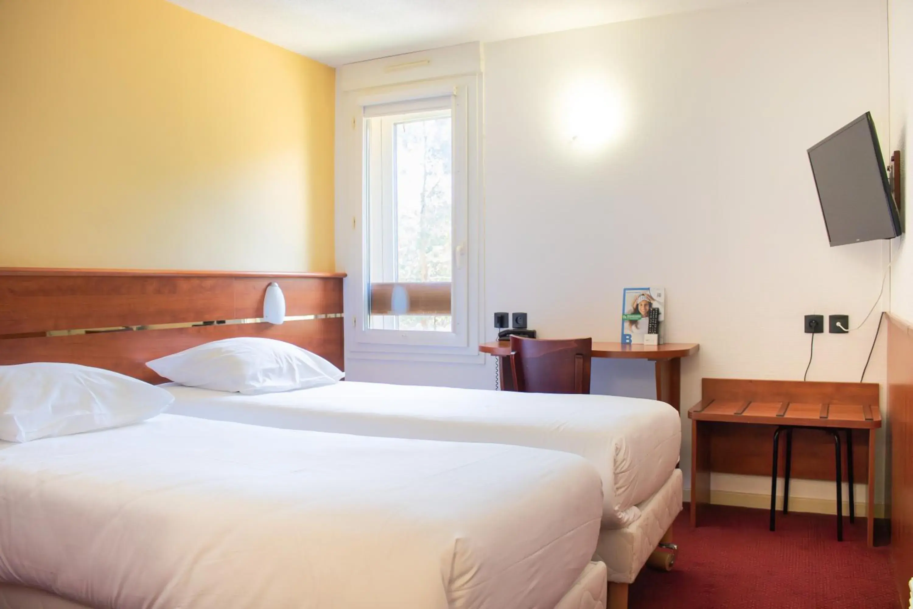 Twin Room with Air-Conditioning in Brit Hotel Agen - L'Aquitaine Twin Room with Air-Conditioning in Brit Hotel Agen - L'Aquitaine