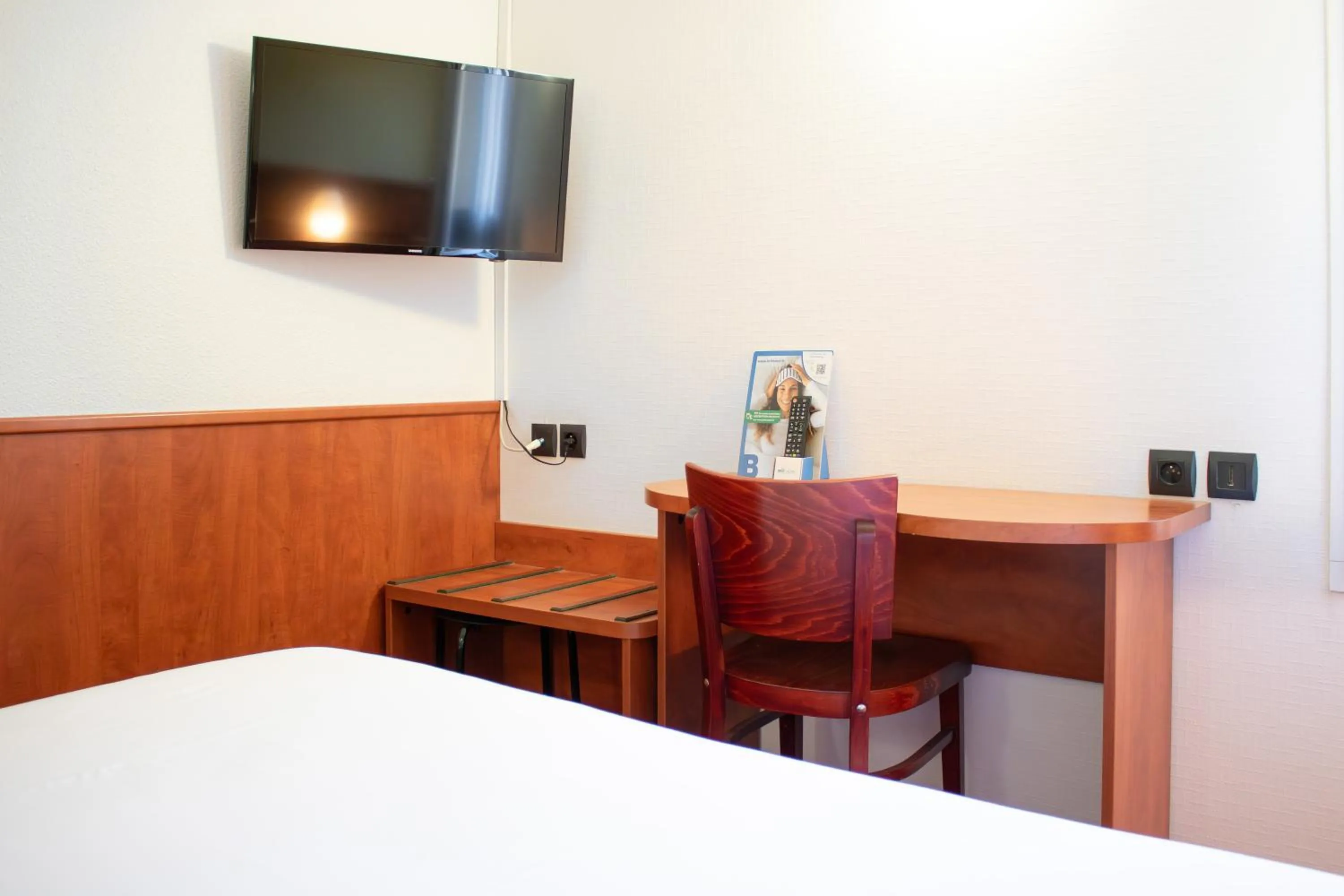 Bedroom, Bed in Brit Hotel Agen - L'Aquitaine