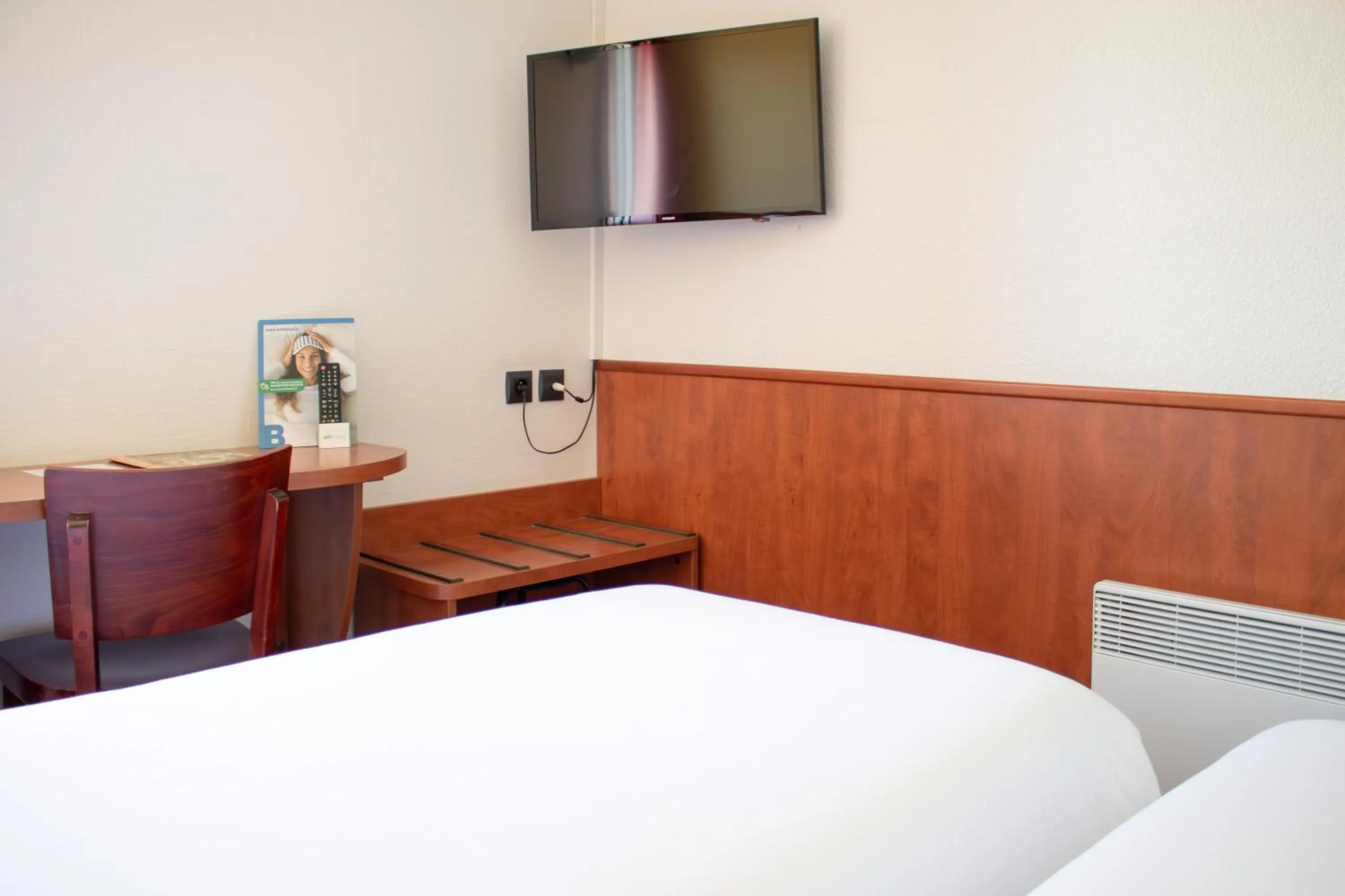 Bedroom, Bed in Brit Hotel Agen - L'Aquitaine