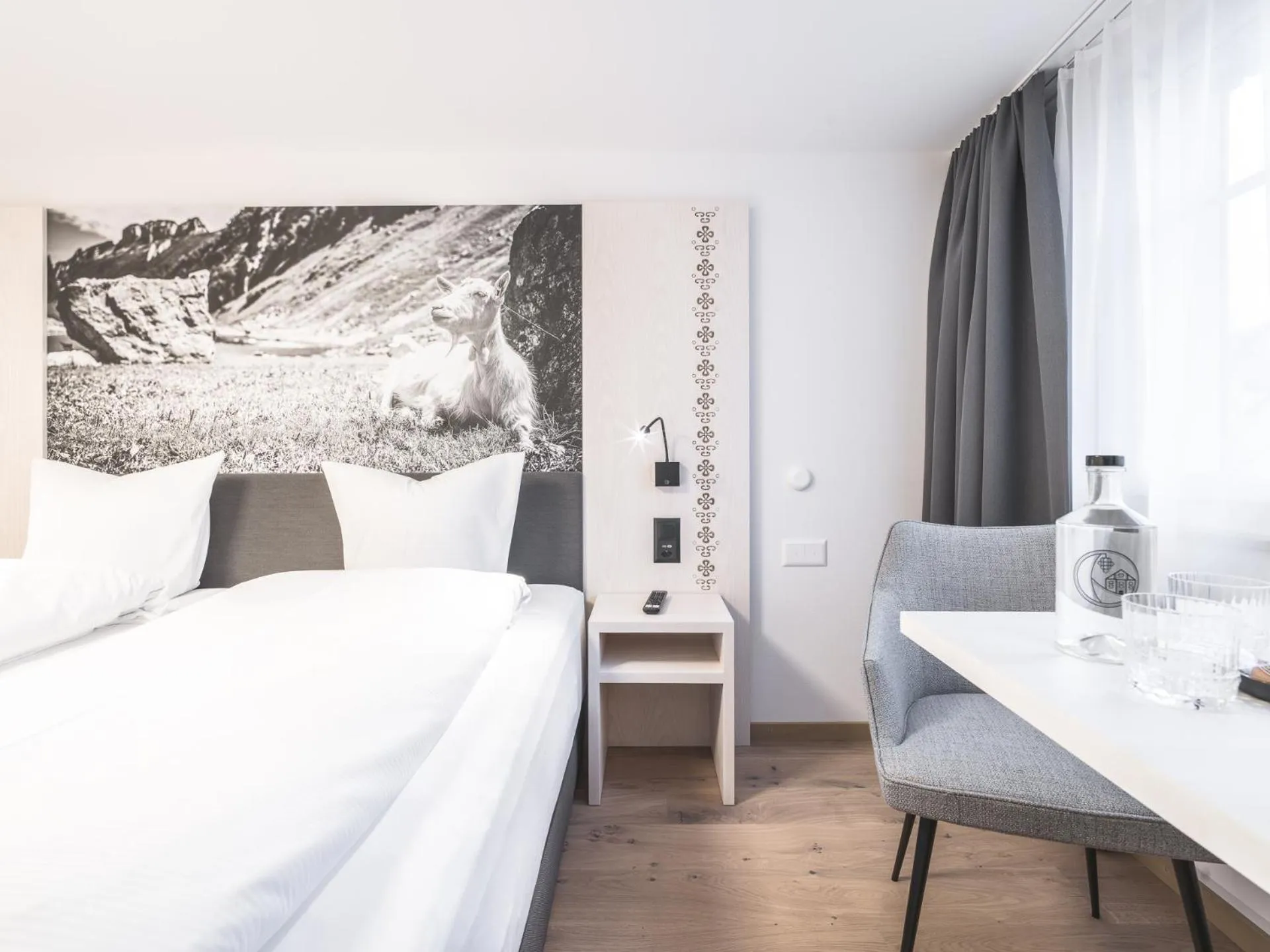 Bedroom, Bed in Traube Restaurant & Hotel