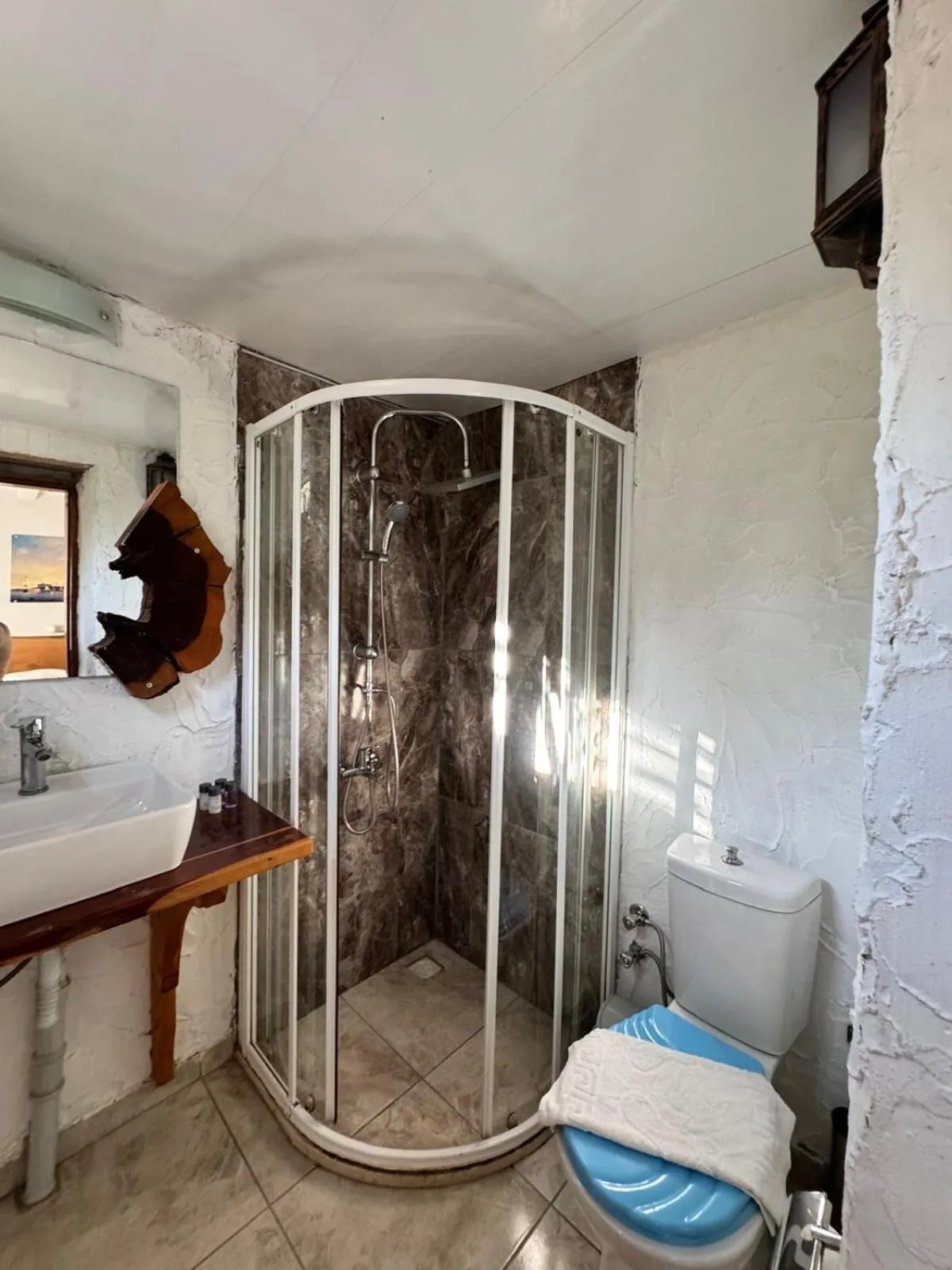 Shower in KiDRAK OTEL MONTENEGRO-1