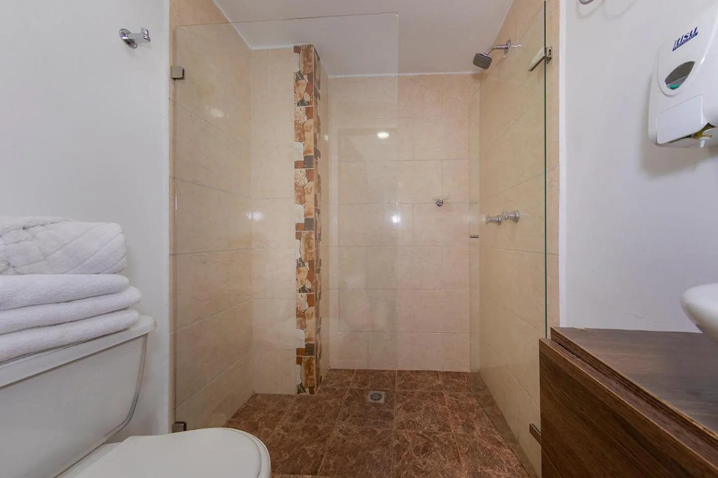 Shower in Hotel Ayenda Palo Alto