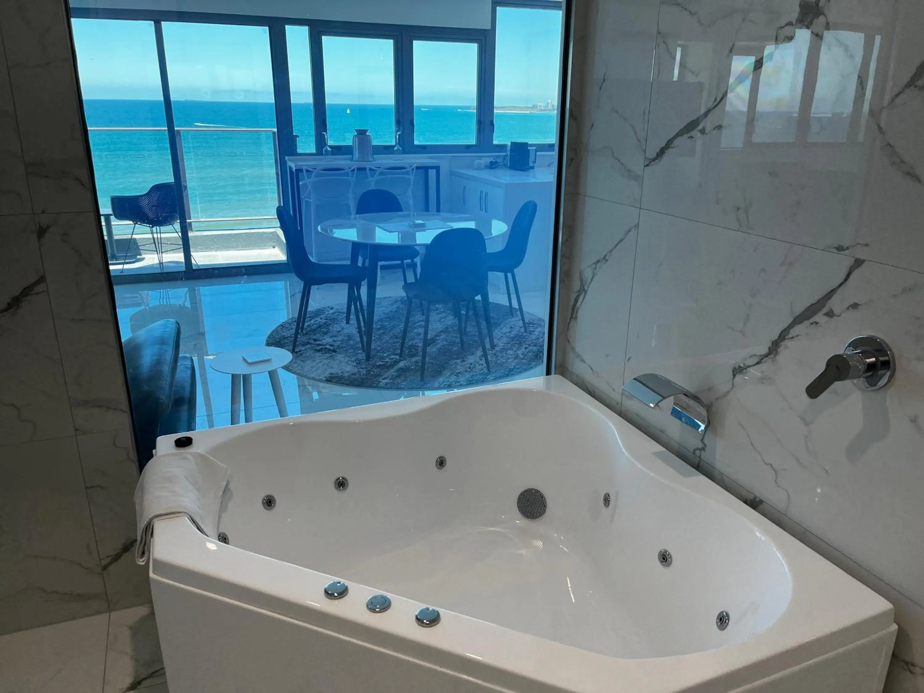 Hot Tub in Beachfront Towers