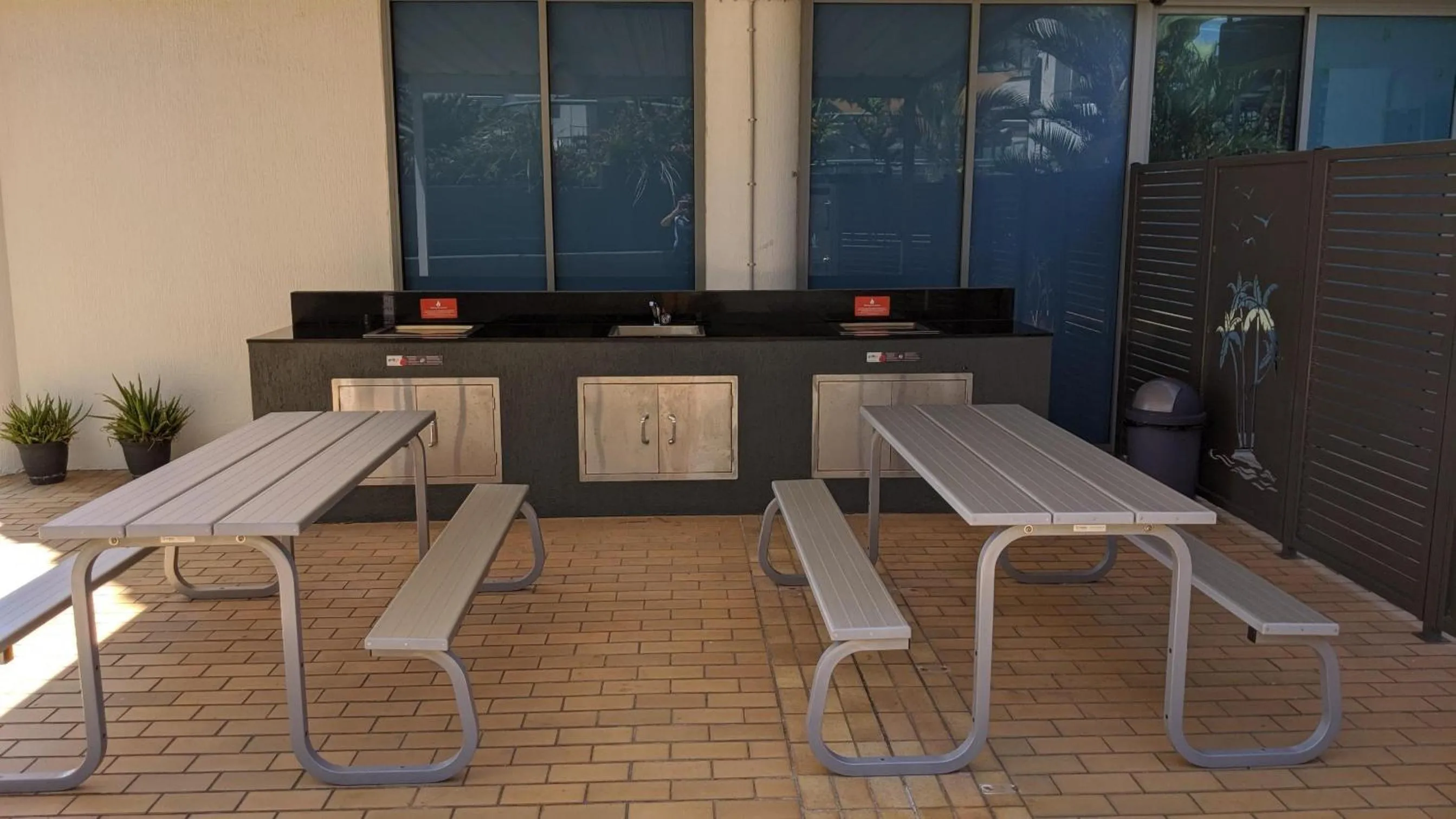 BBQ facilities in Beachfront Towers