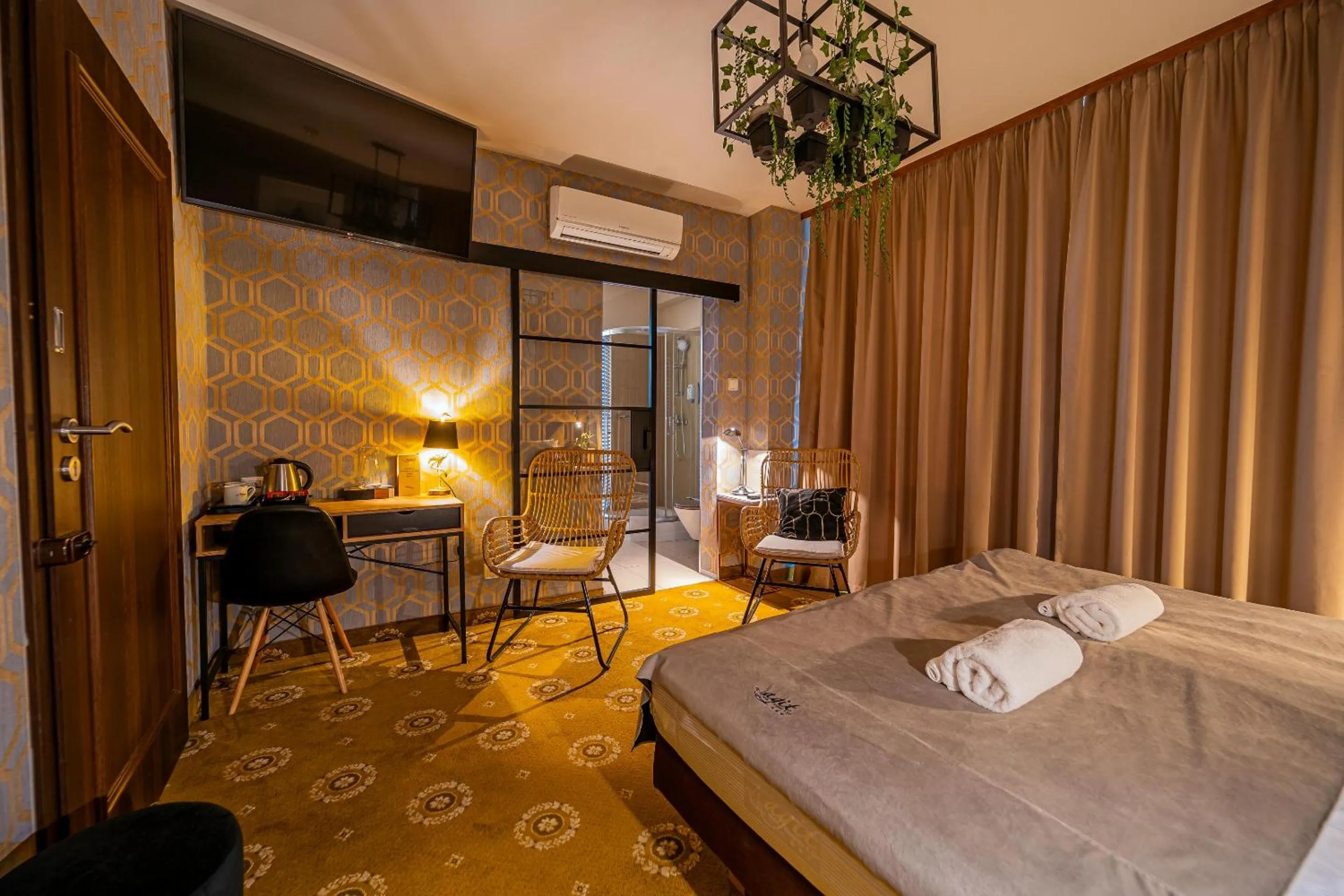 Seating area, Bed in Hotel Agit Congress&Spa