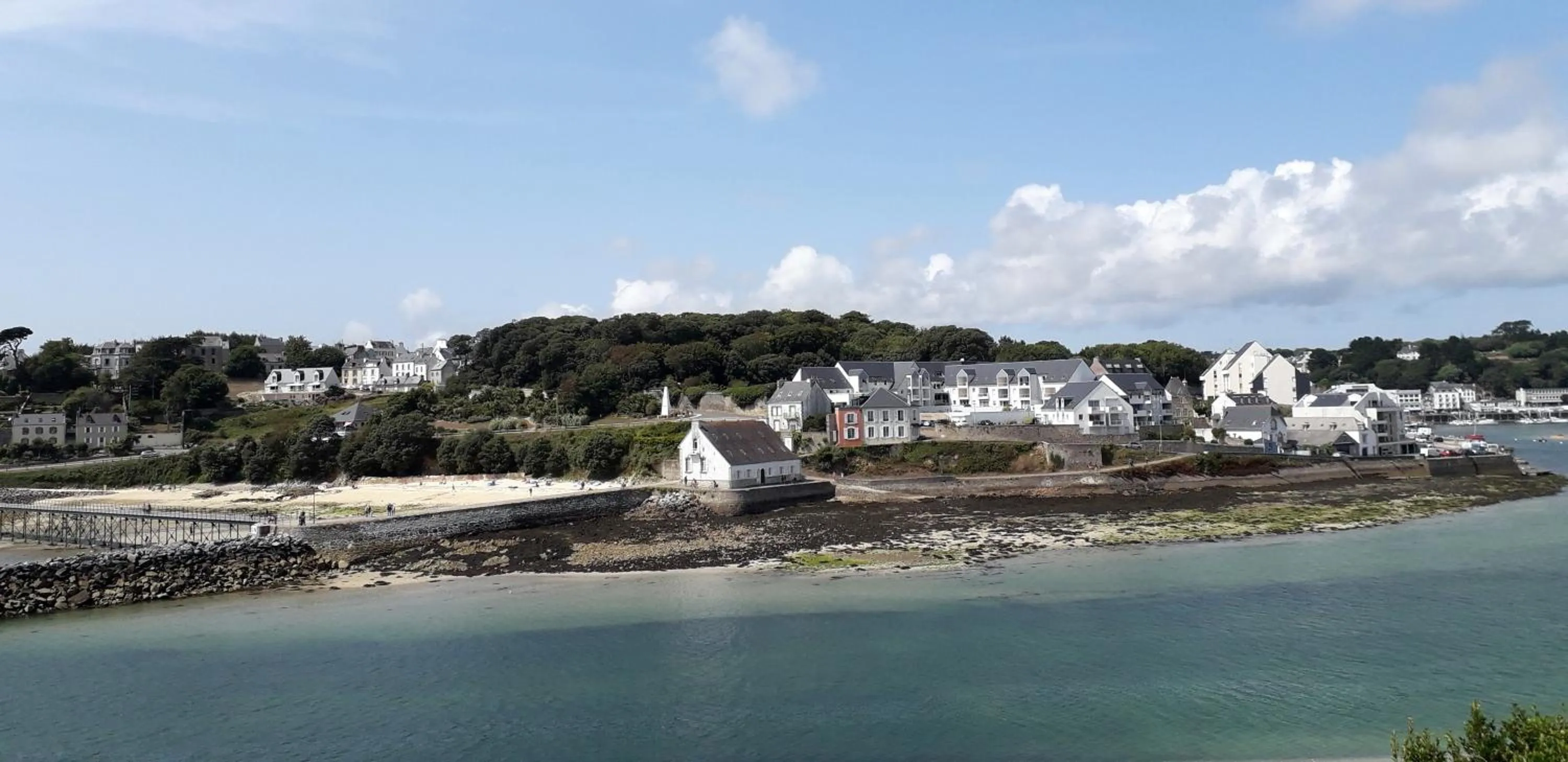 Day in Kerantum à10mn des baies de Douarnenez et Audierne avec cuisine à disposition