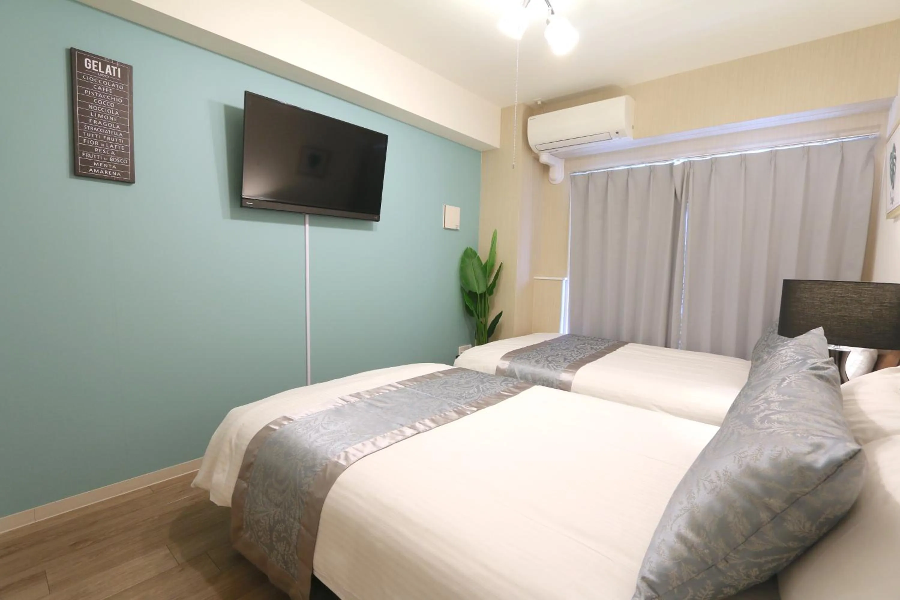 Bed in Elizabeth Garden Shinsaibashi